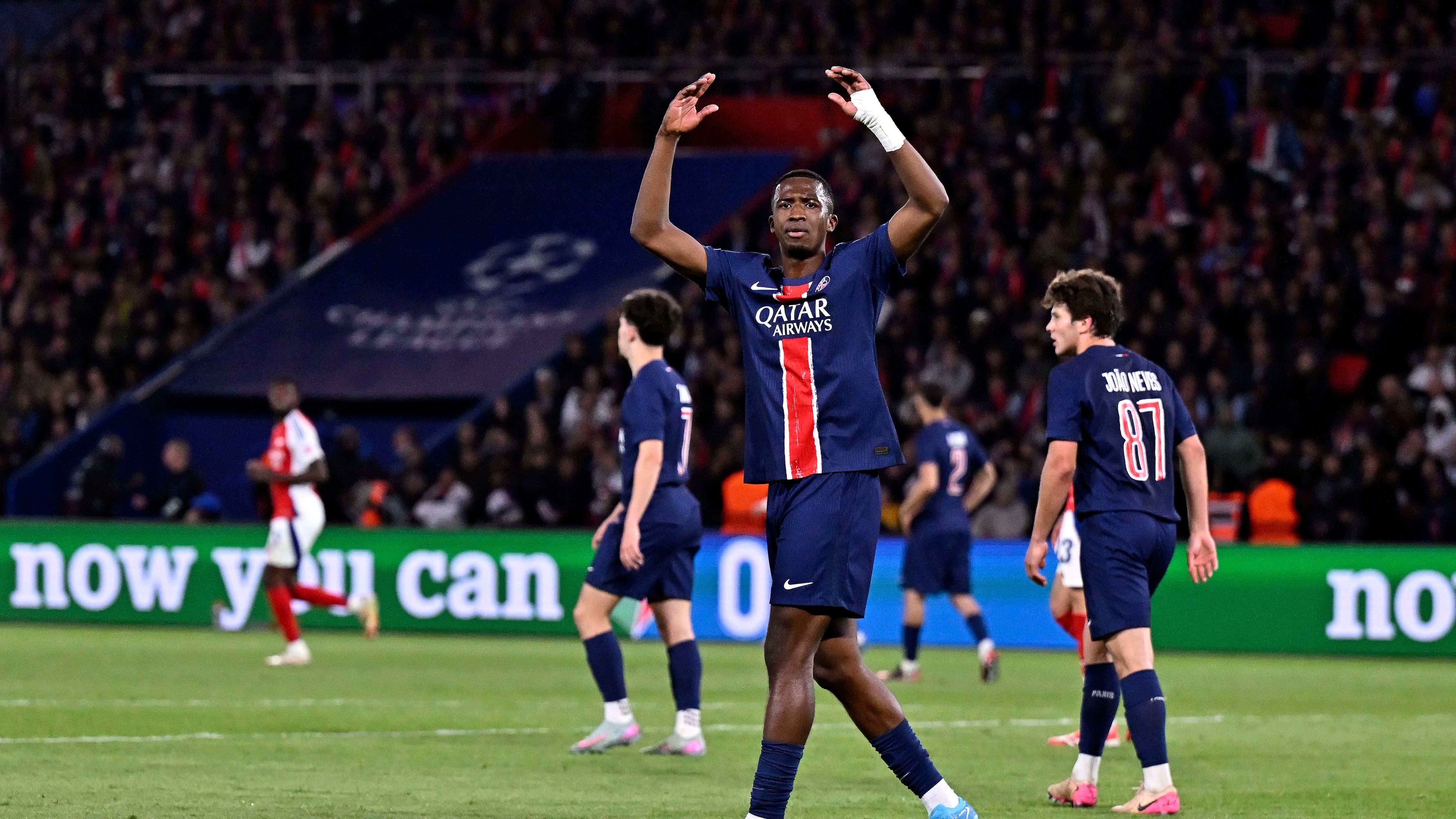 Willian Pacho PSG 2024-25