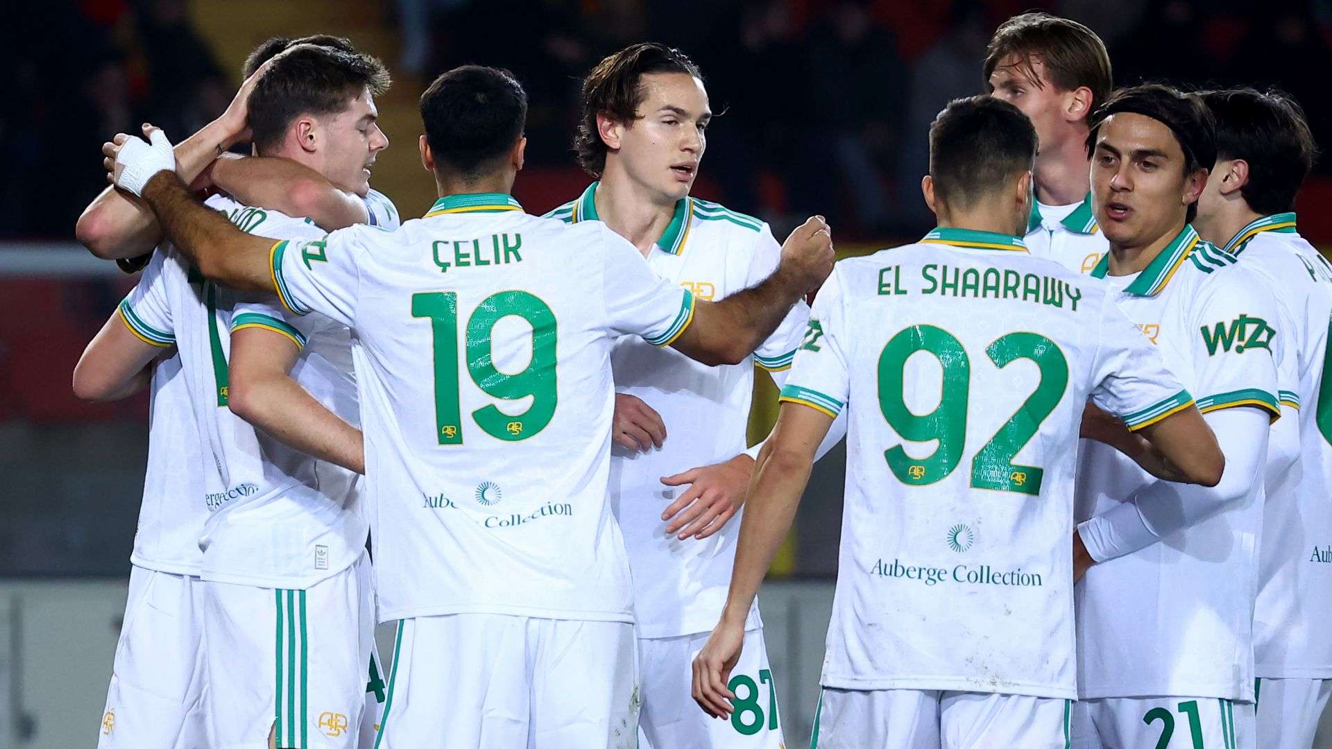 Roma players celebrating Lecce Roma Serie A