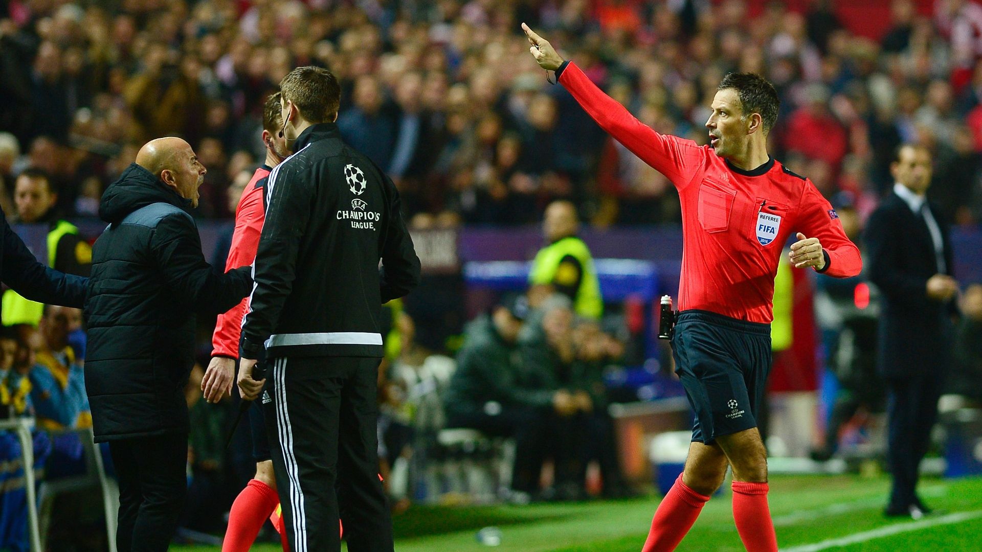 Jorge Sampaoli sent off by Clattenburg Sevilla Juventus Champions League 22112016