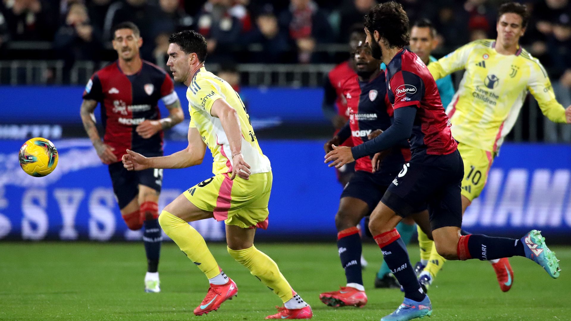 Vlahovic Luperto Cagliari Juventus