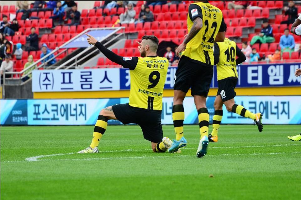 Feczesin Róbert Jeonnam Dragonsz