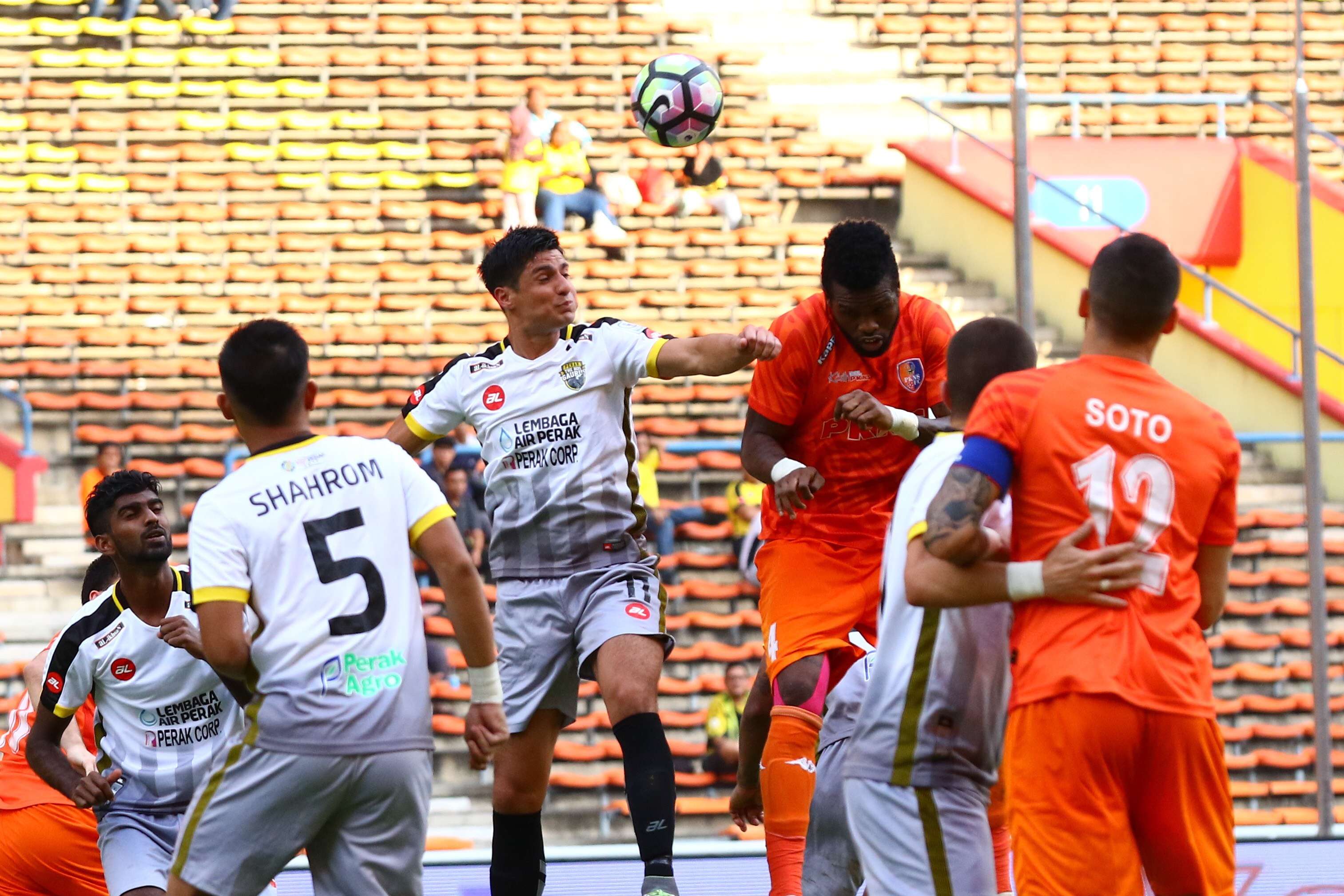 Patrick Ronaldinho Wleh, Yashir Pinto, PKNS, Perak, Super League, 11/02/17