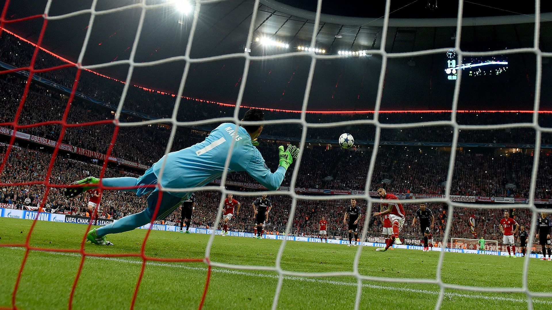 Keylor Navas Arturo Vidal Penalty Bayern Munchen Real Madrid UEFA Champions League