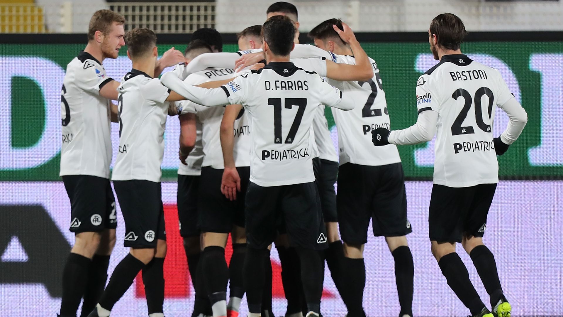 Spezia celebrating Piccoli Cagliari