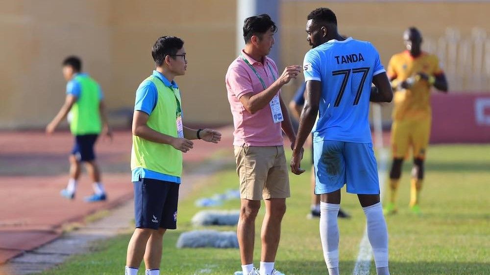 Coach Le Huynh Duc Grace Tanda SHB Da Nang