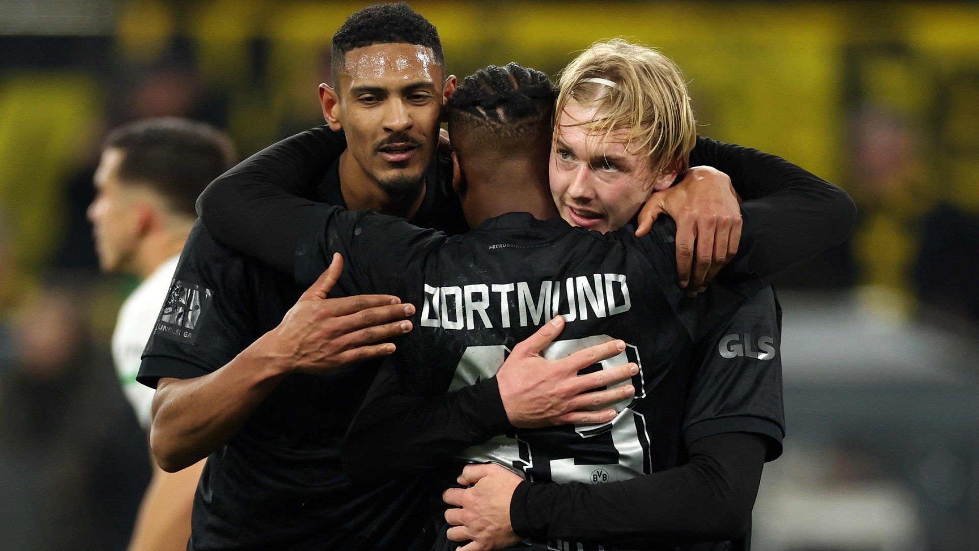 Julian Brandt of Borussia Dortmund celebrates