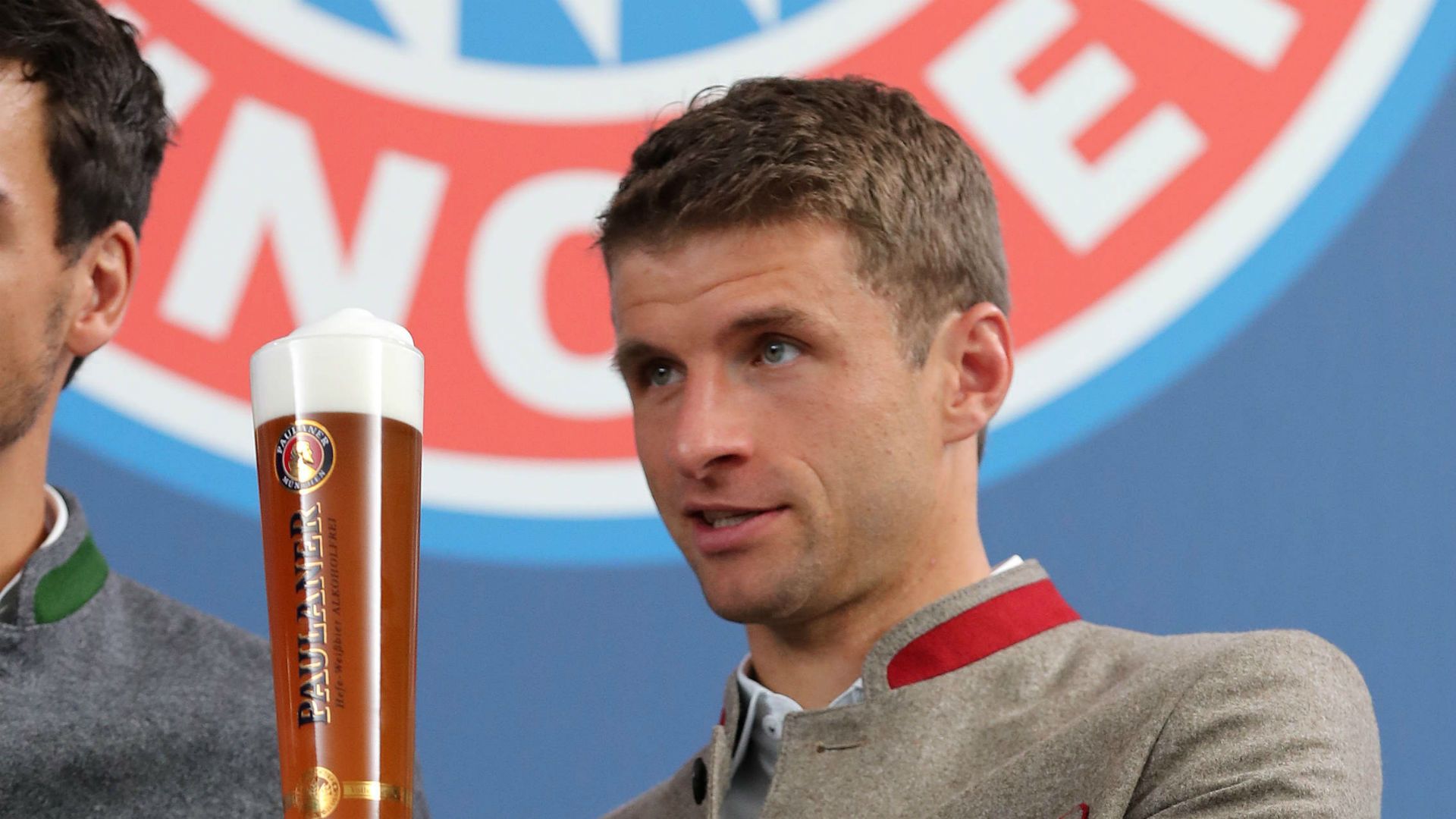 Thomas Müller FC Bayern München Paulaner