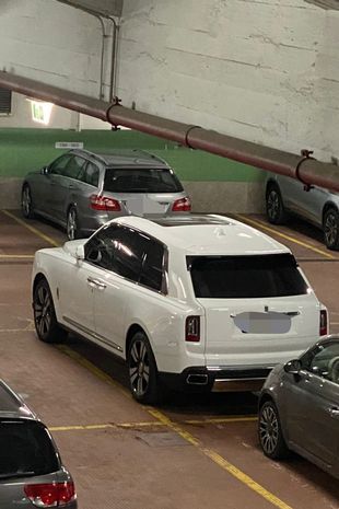 Cristiano Ronaldo's car spotted at Sporting's stadium