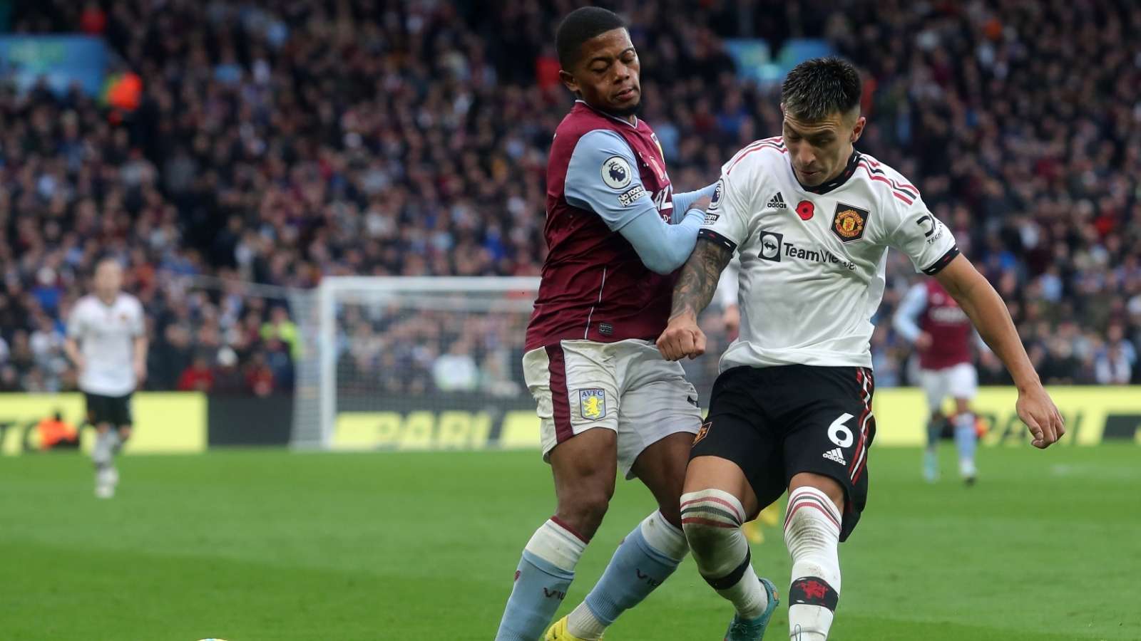 Leon Bailey Lisandro Martinez