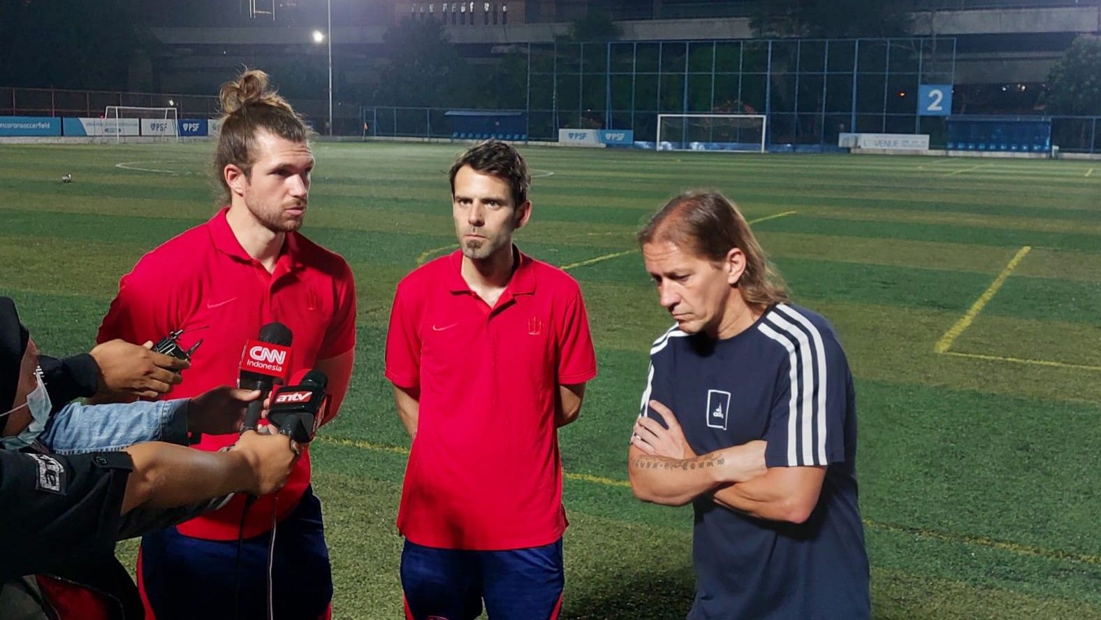 Pelatih Atletico Madrid U-18 Daniel Perez dan Michel Salgado