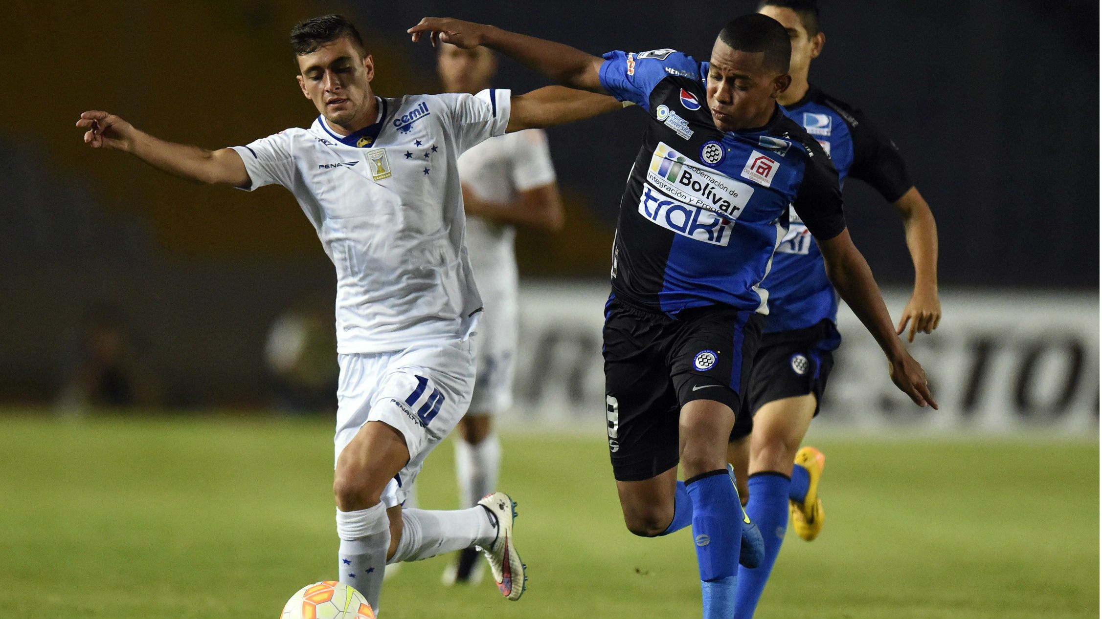 Arrascaeta Cruzeiro Mineros 19032015