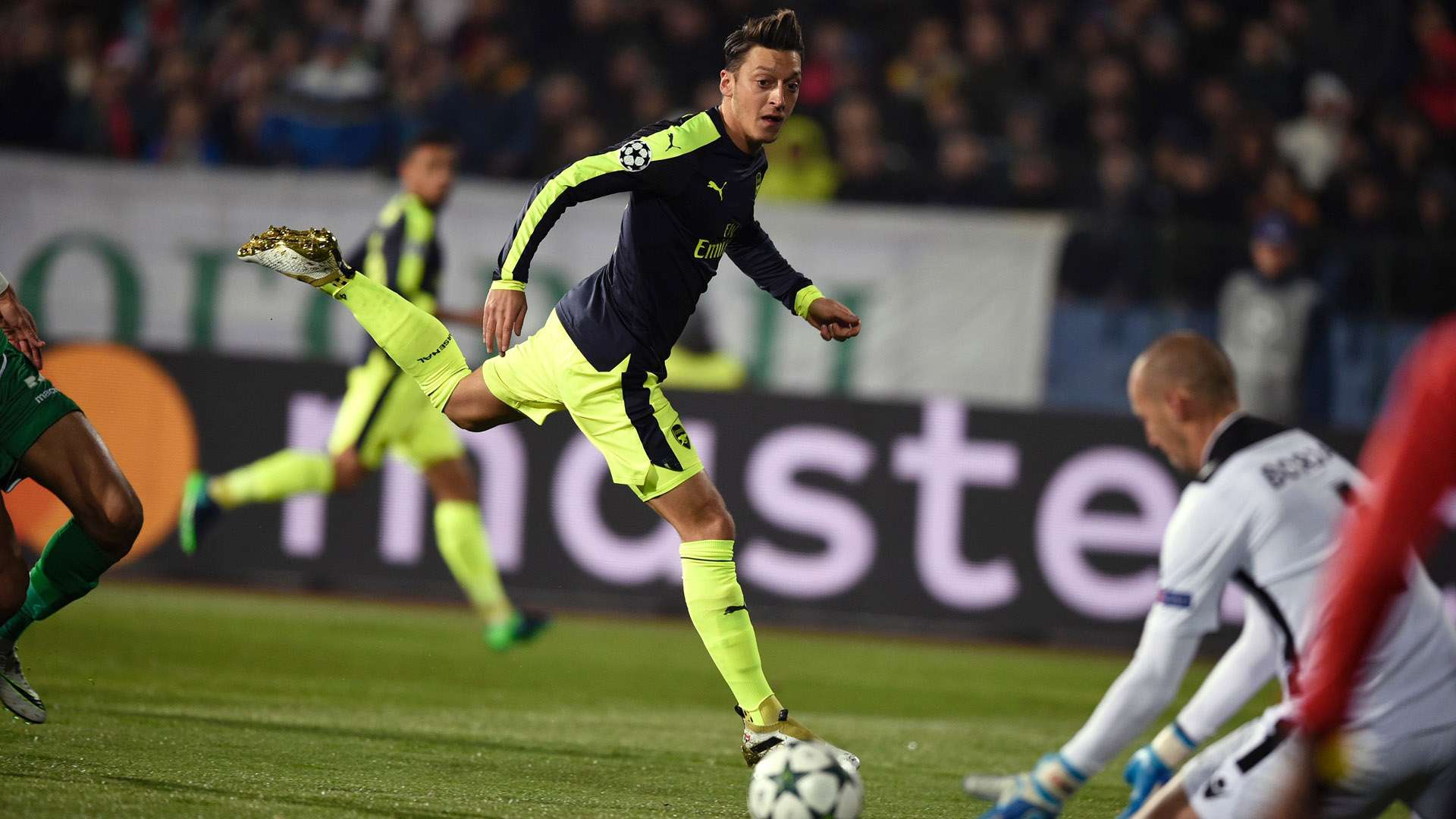 Mesut Ozil Arsenal Champions League