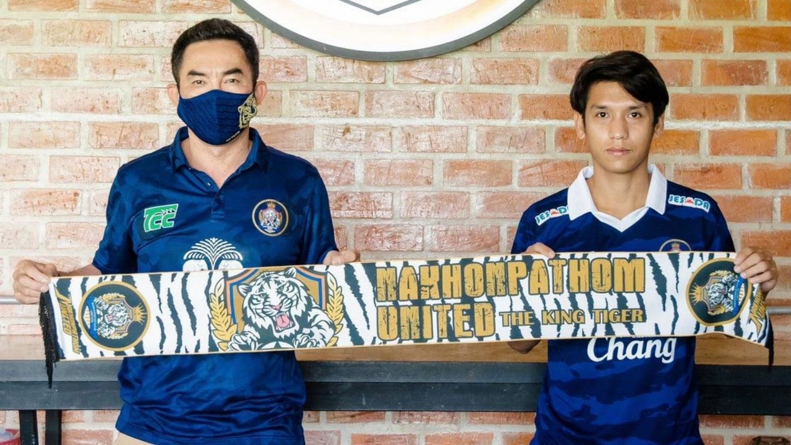 อดิศร แดงเรือง