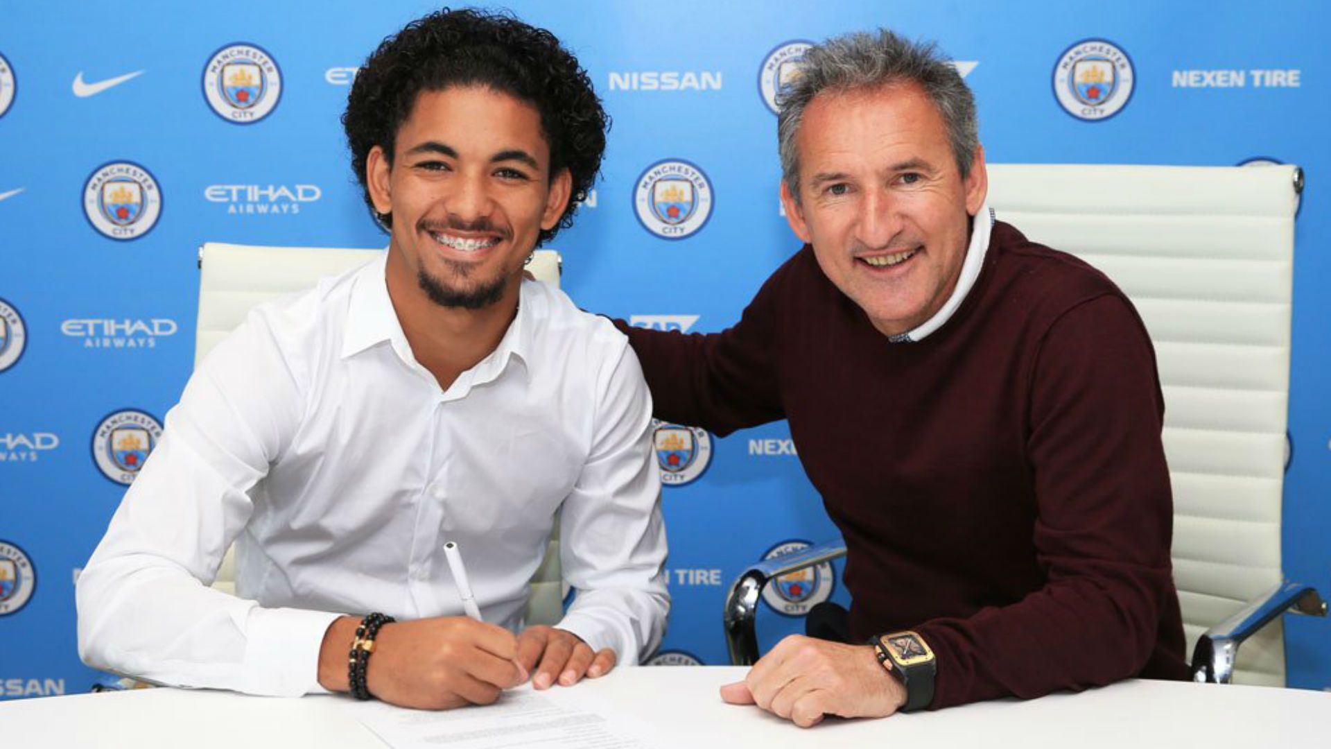 Douglas Luiz Manchester City
