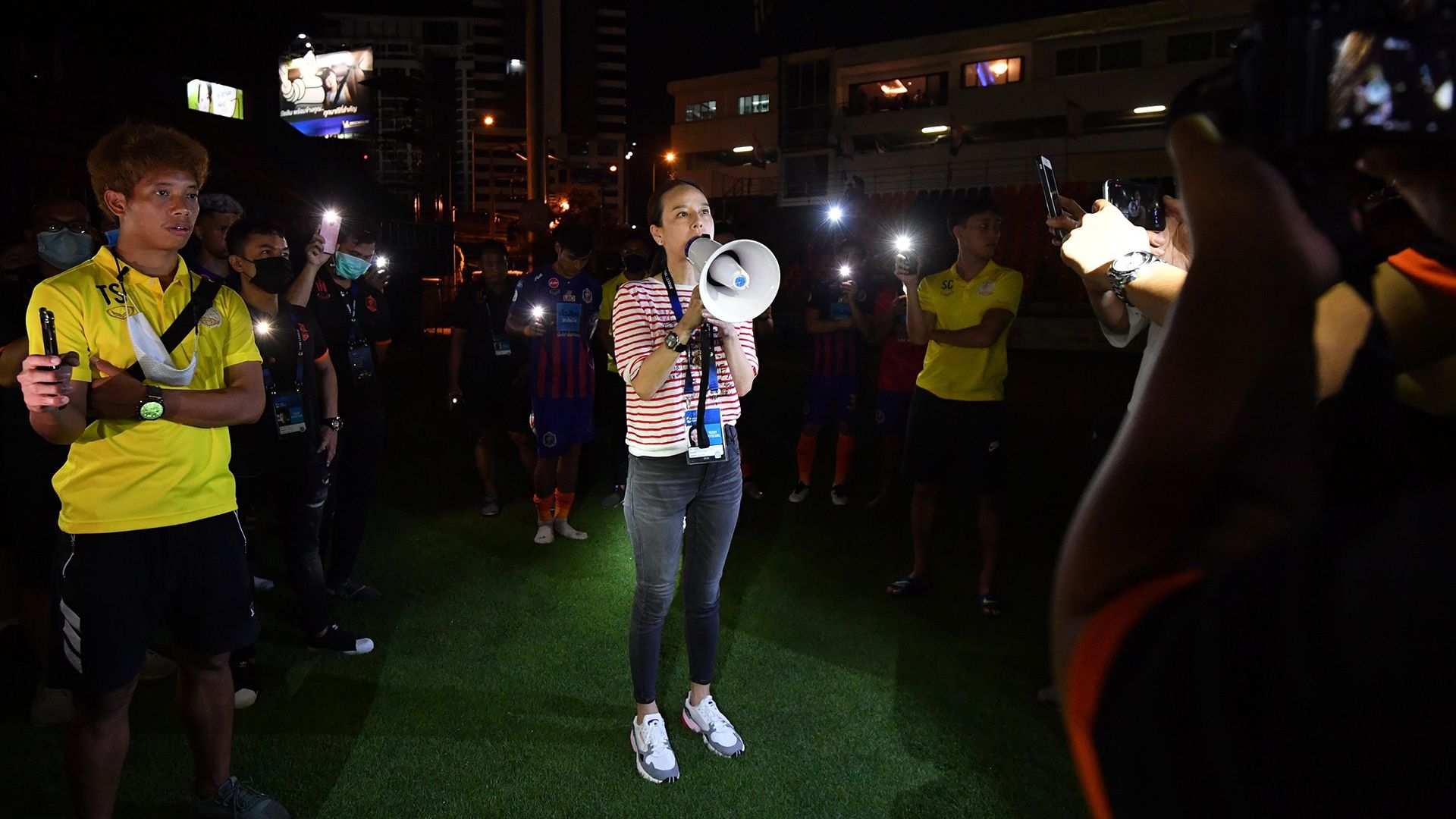 นวลพรรณ ล่ำซำ