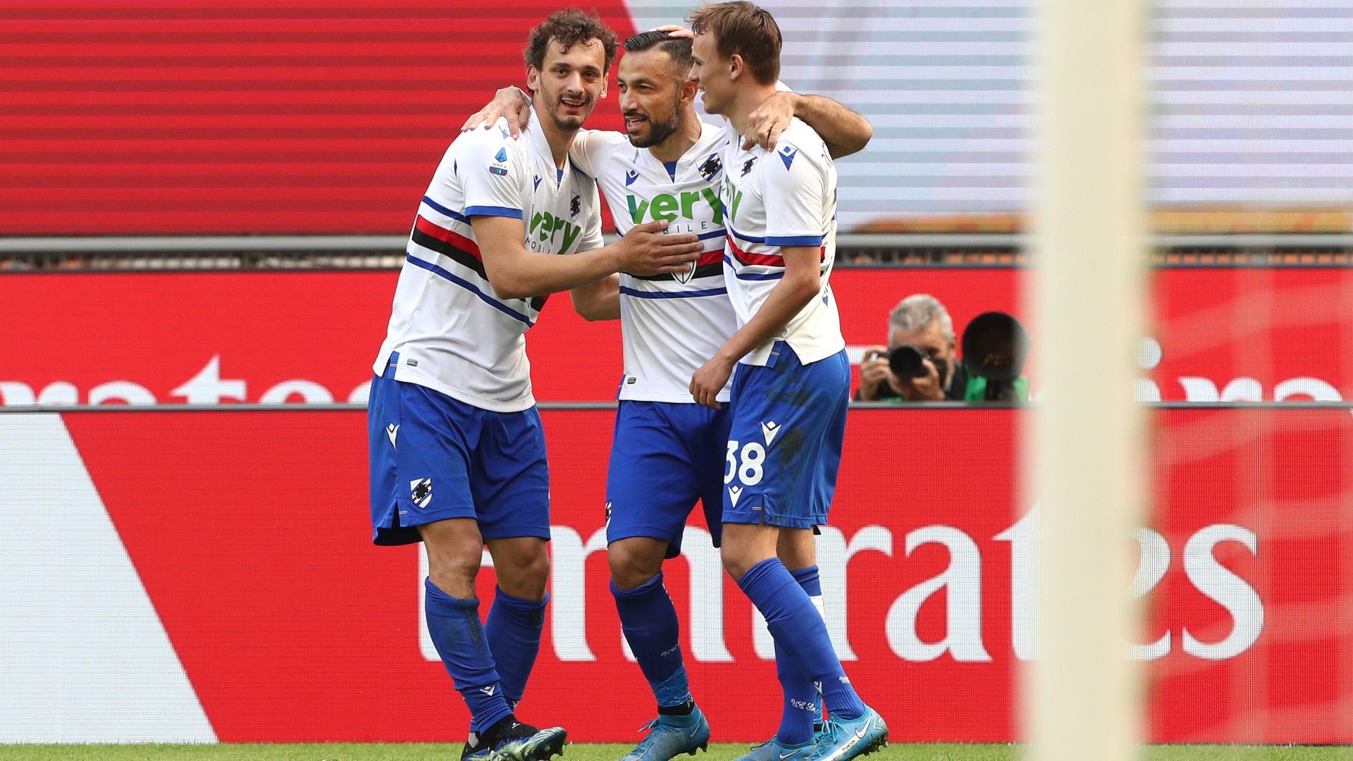 Sampdoria celebrates goal against Milan