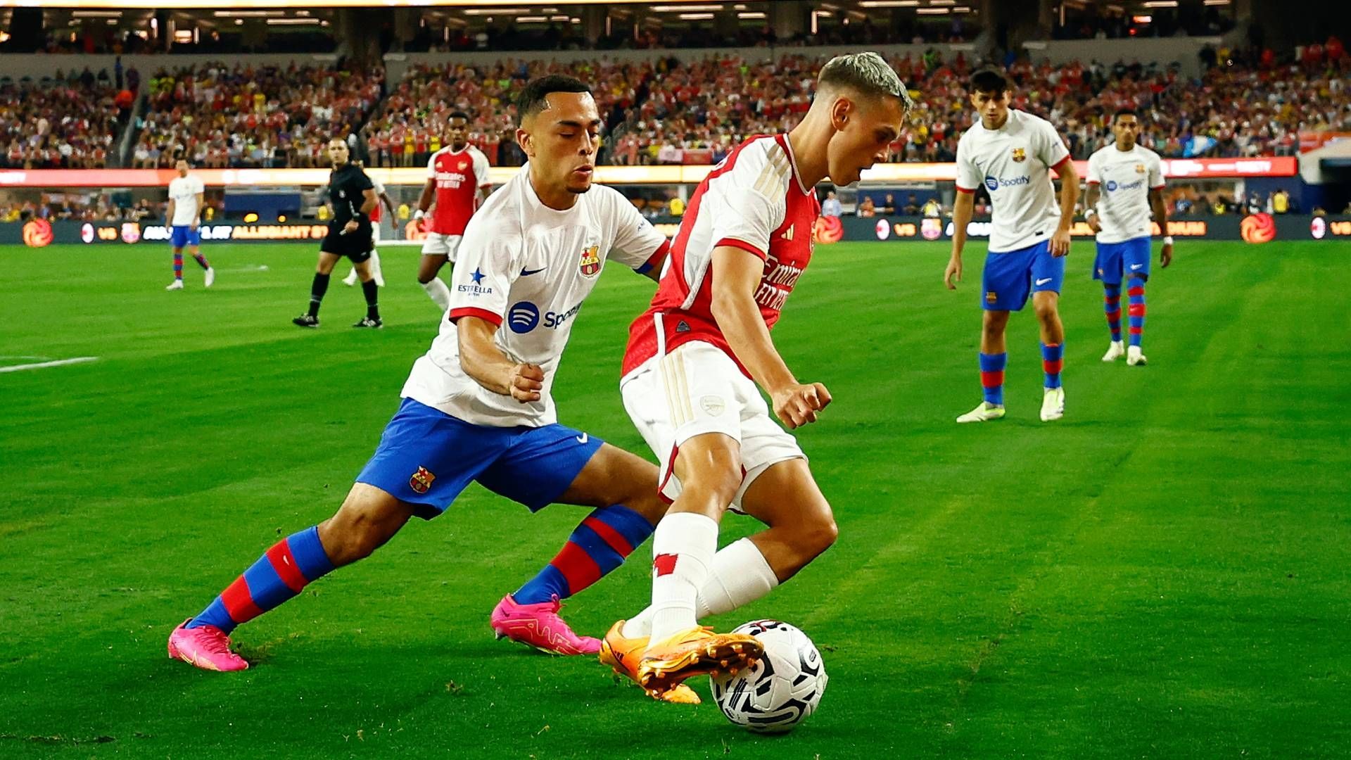 Trossard Barcelona Arsenal 2023