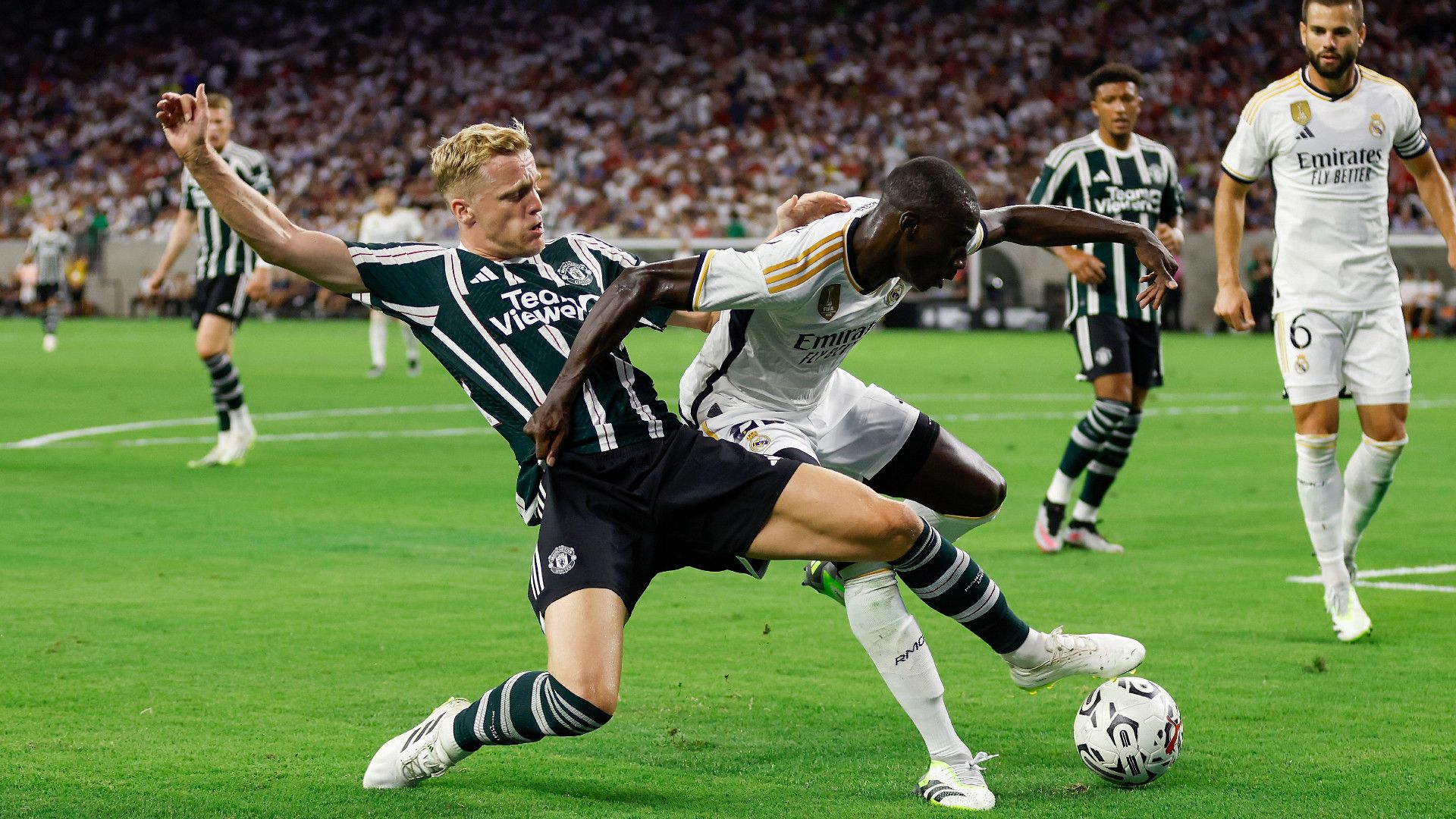 DONNY VAN DE BEEK MANCHESTER UNITED