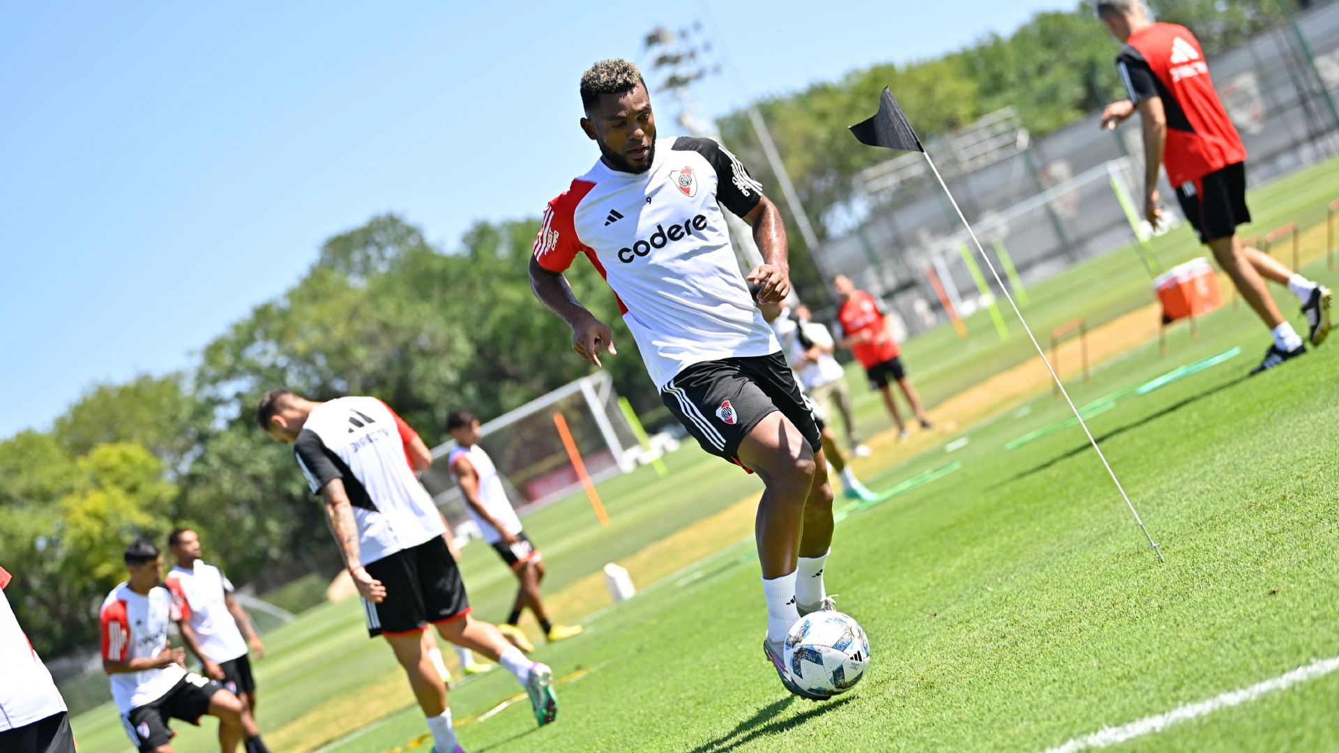 Miguel Borja River entrenamiento 2024