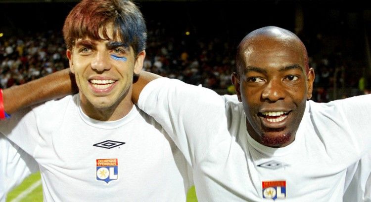 Juninho e Caçapa - Lyon (Foto: Divulgação)