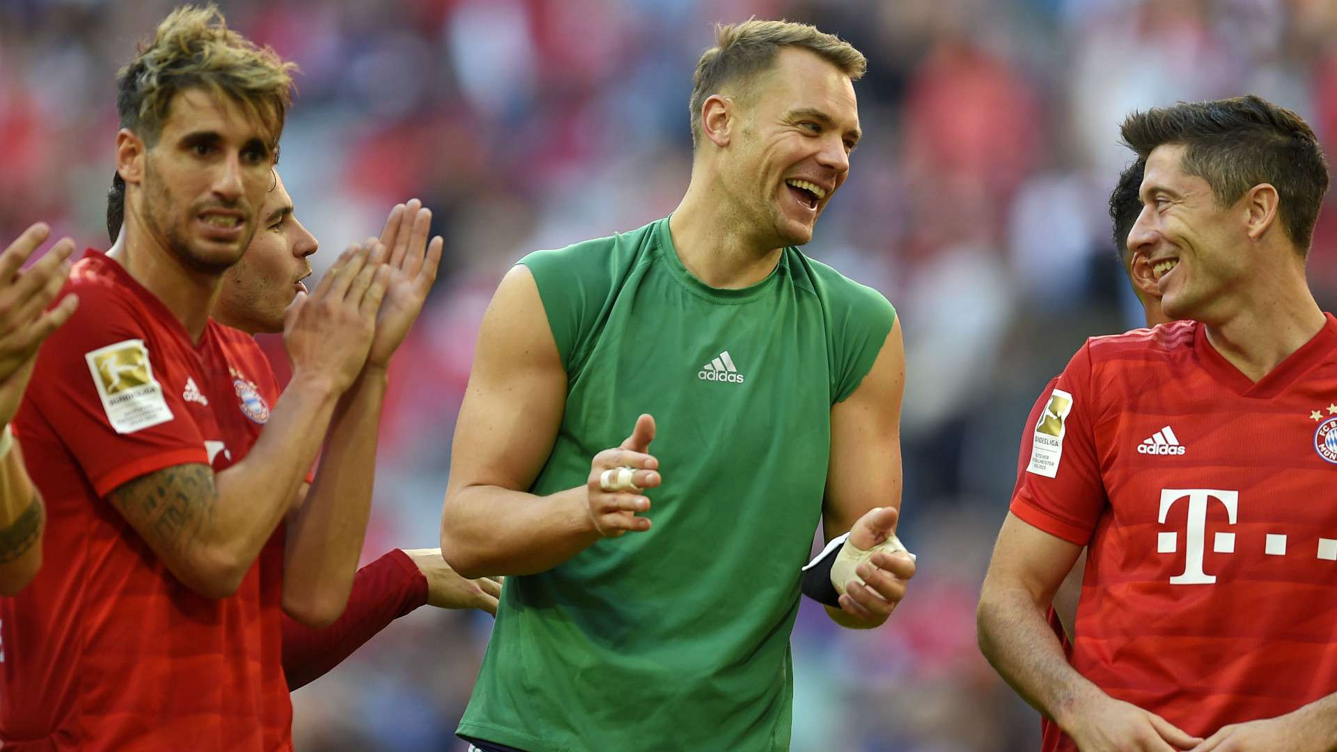 JAVI MARTINEZ MANUEL NEUER BAYERN MÜNCHEN BUNDESLIGA 21092019