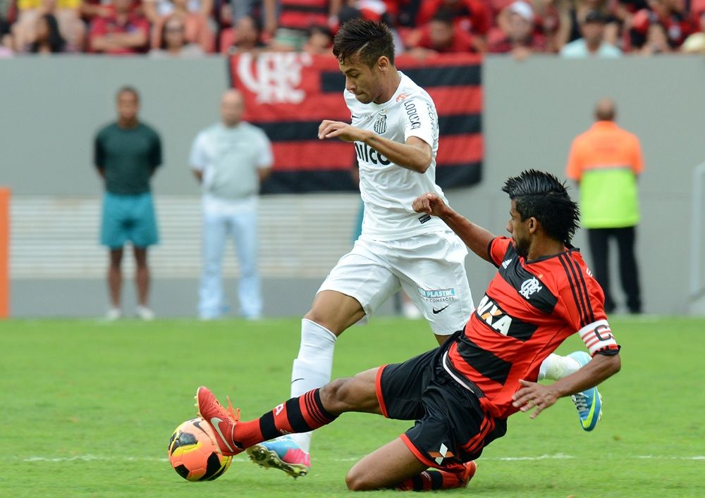 Santos x Flamengo - Neymar e Léo Moura