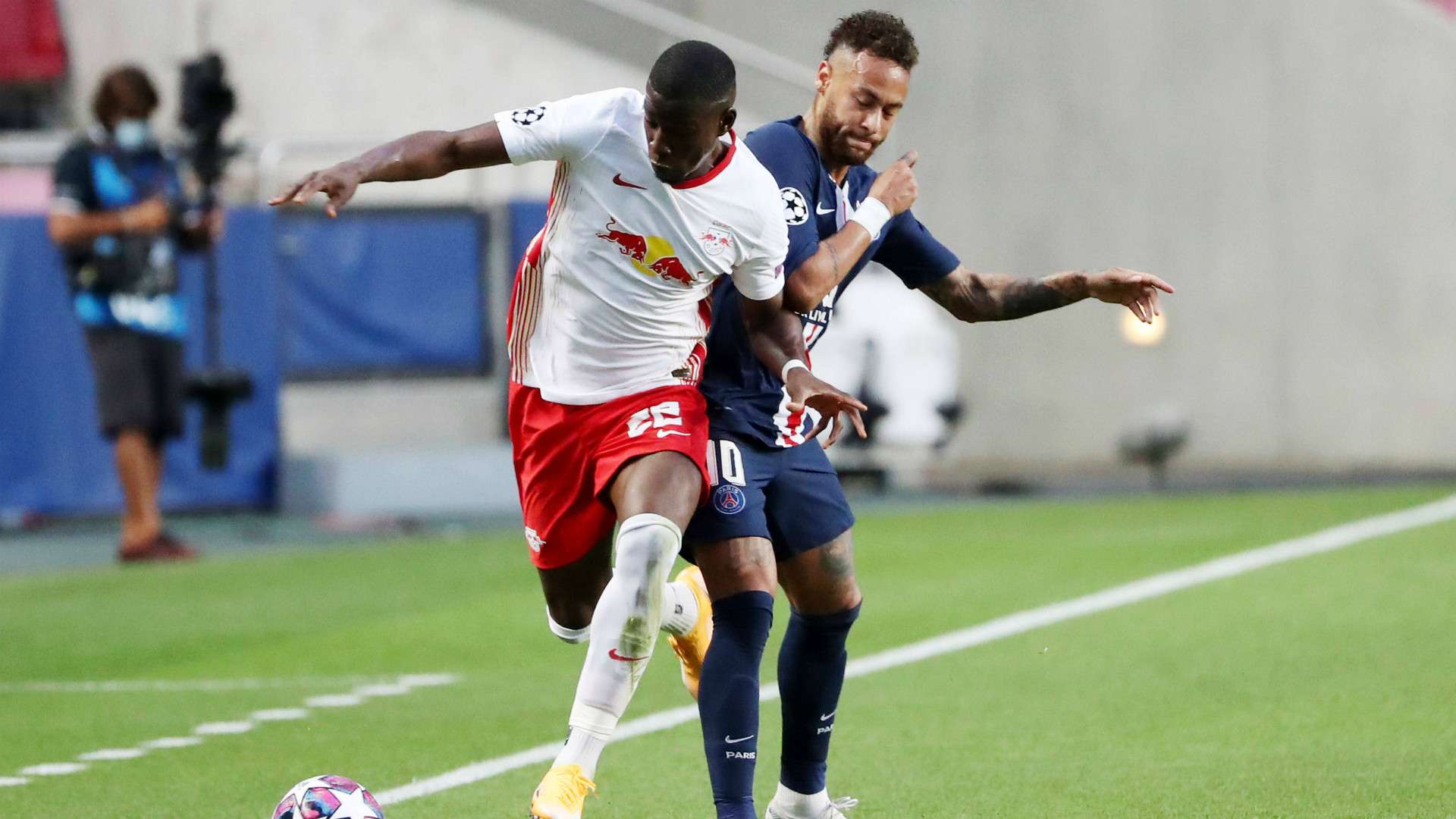 GER ONLY Nordi Mukiele Leipzig PSG