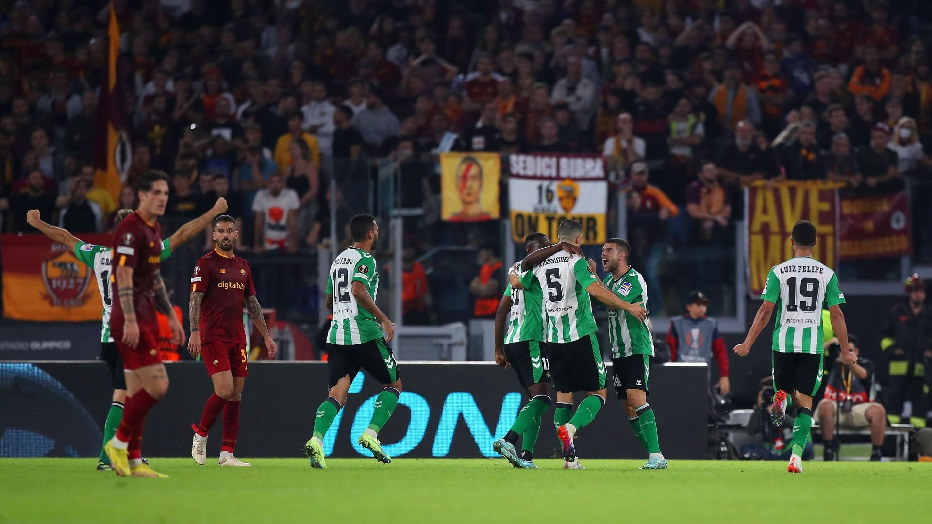 Betis celebrating Roma Europa League