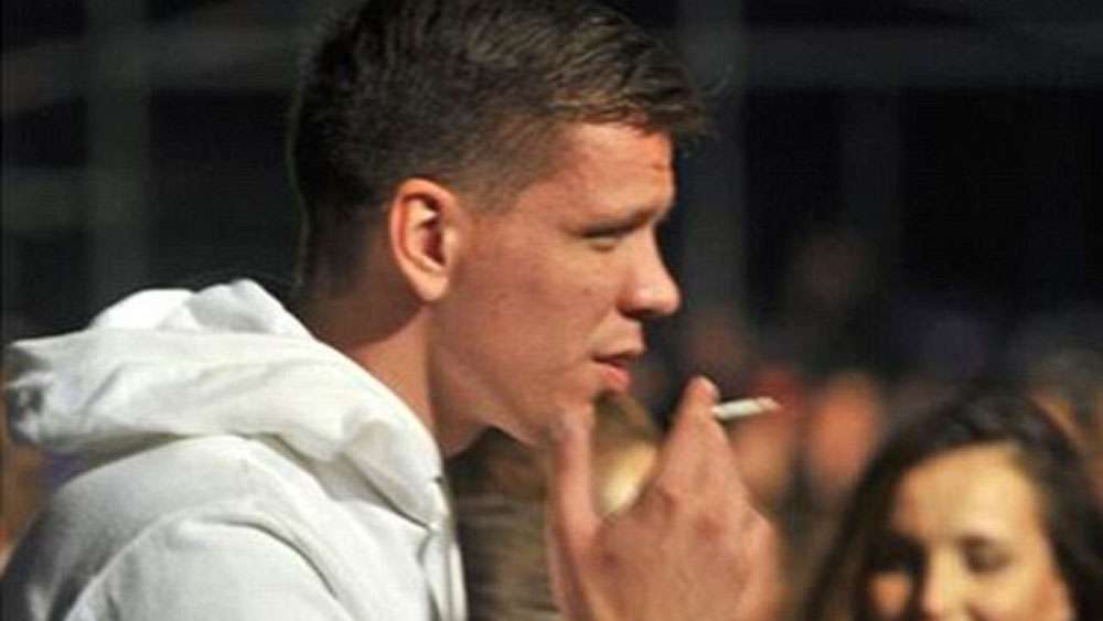 Szczesny Smoking