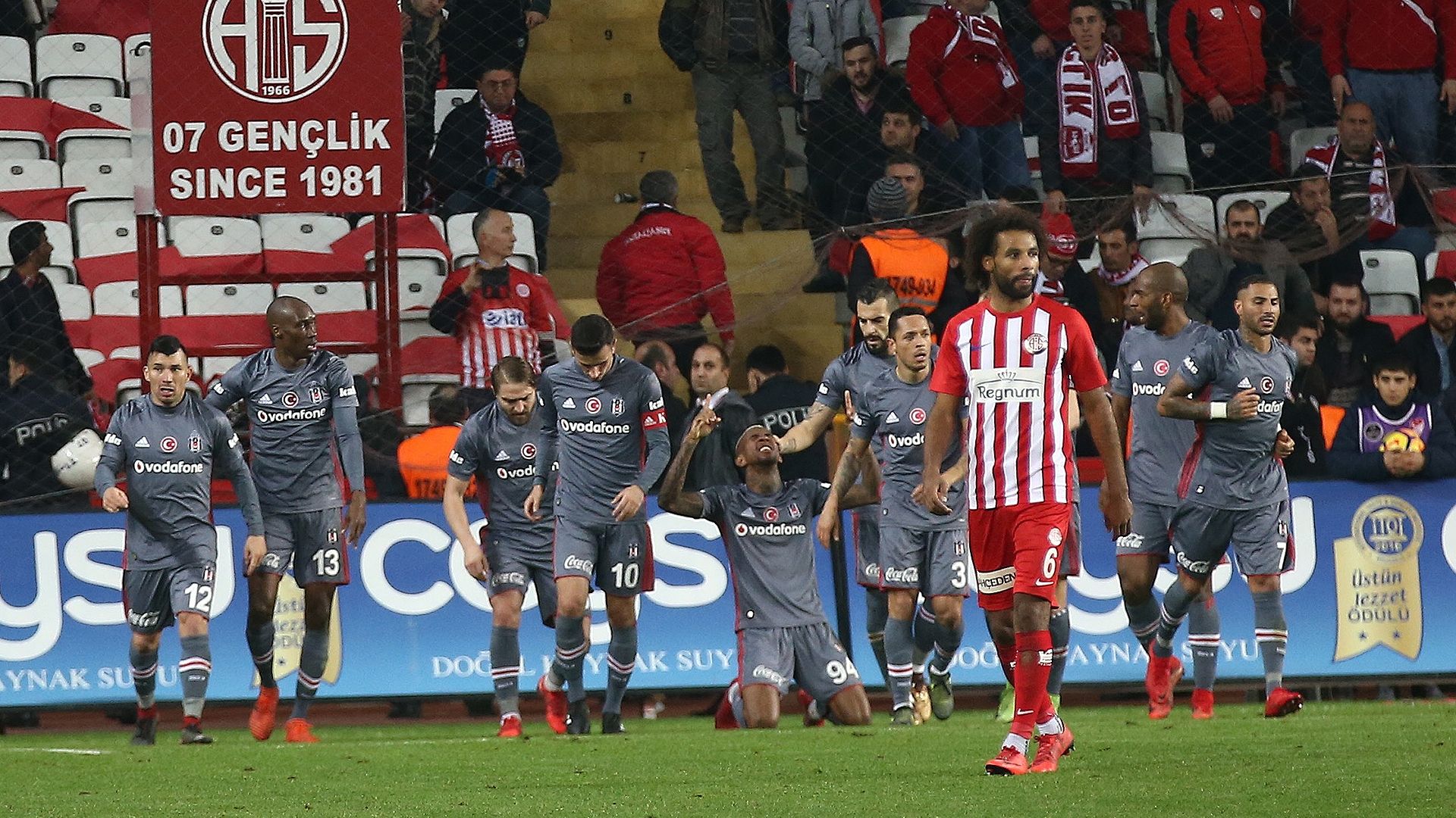 Besiktas goal celebration Antalyaspor 01212018