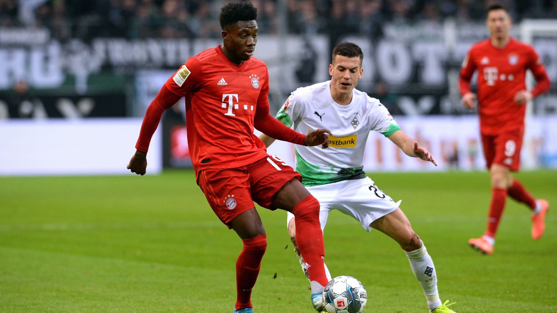 Alphonso Davies FC Bayern 07-12-2019