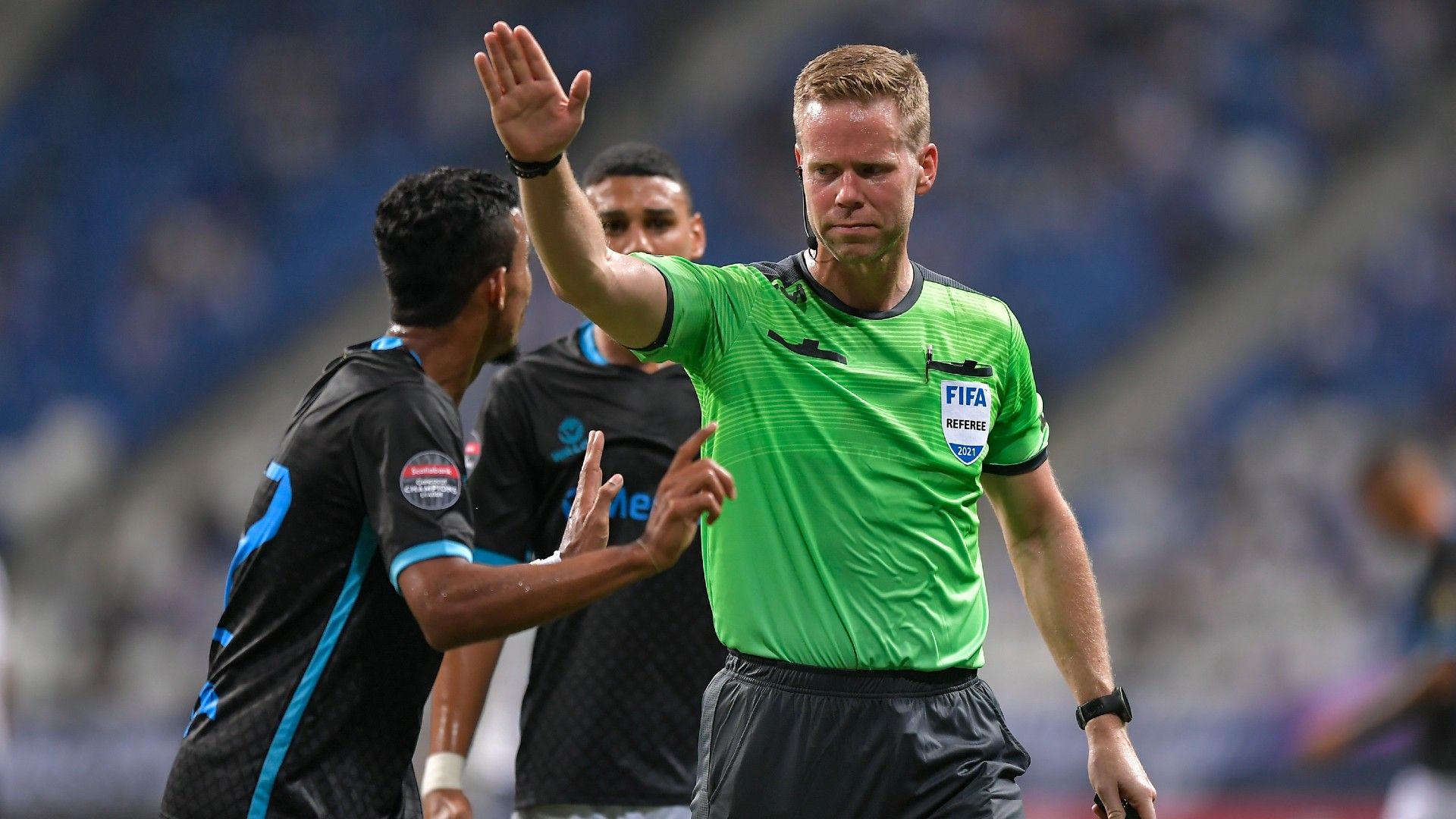 Drew Fischer árbitro