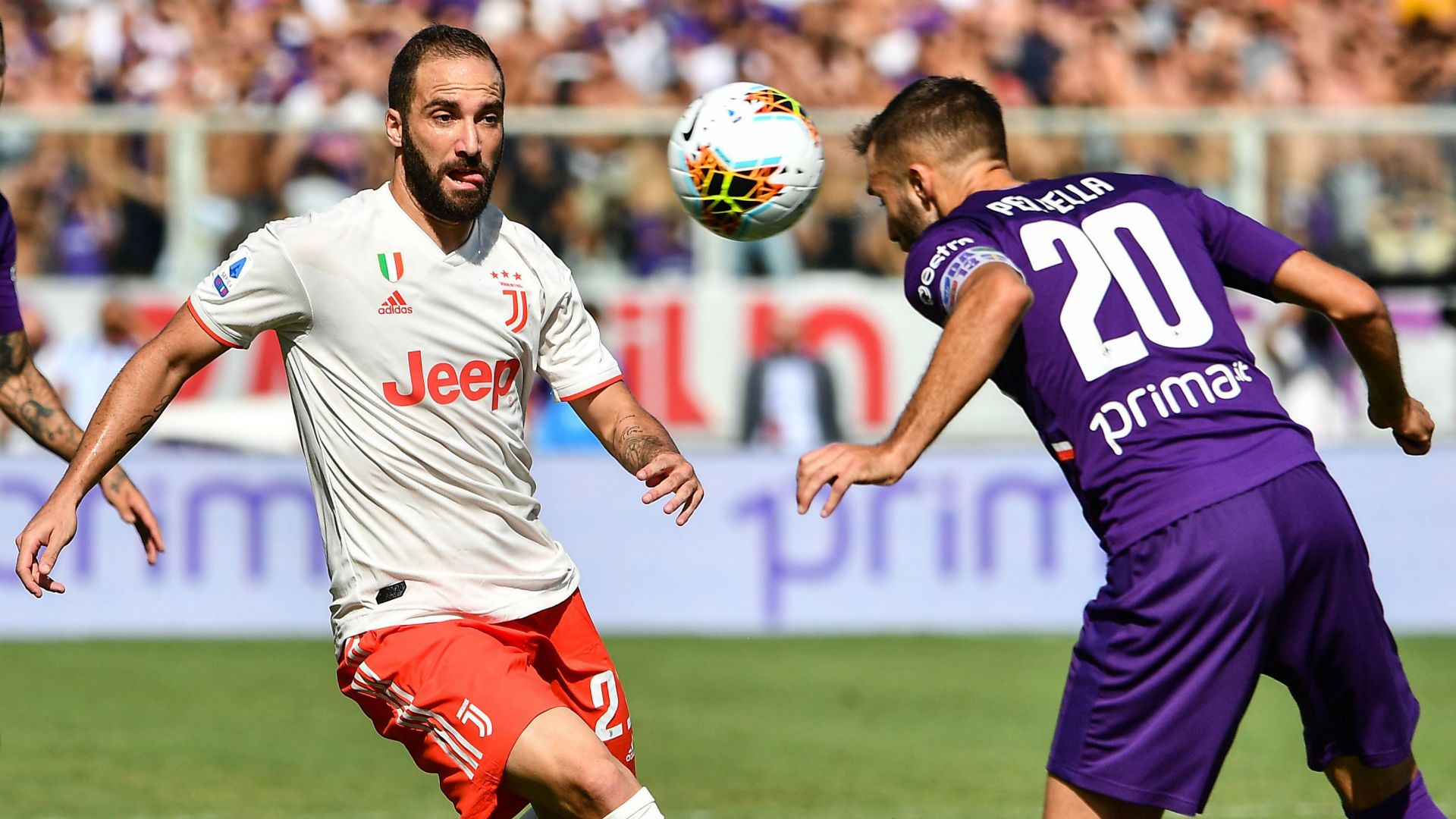 Higuain Pezzella Fiorentina Juventus