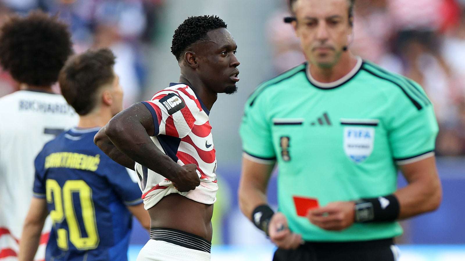 balogun rote karte