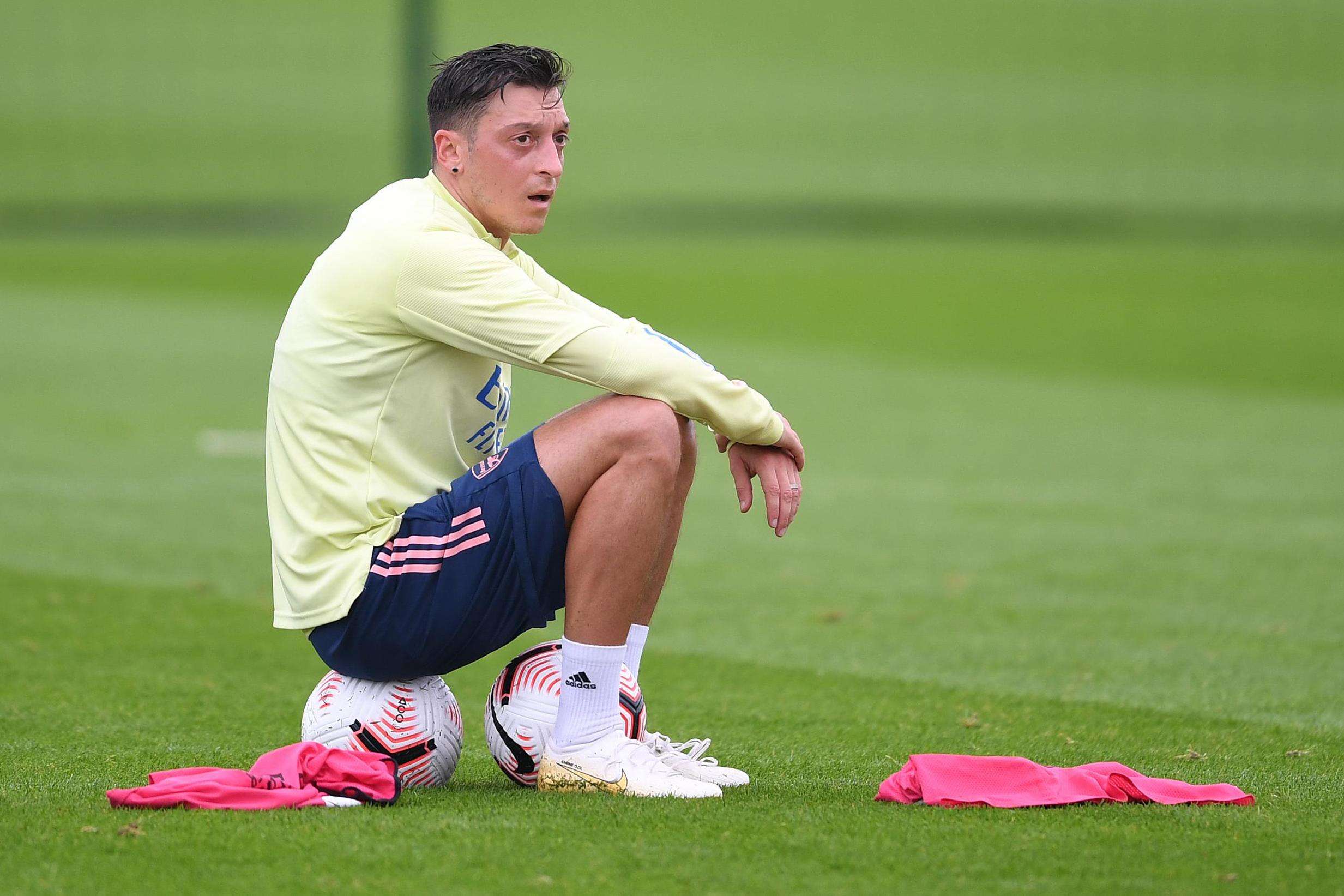 Özil