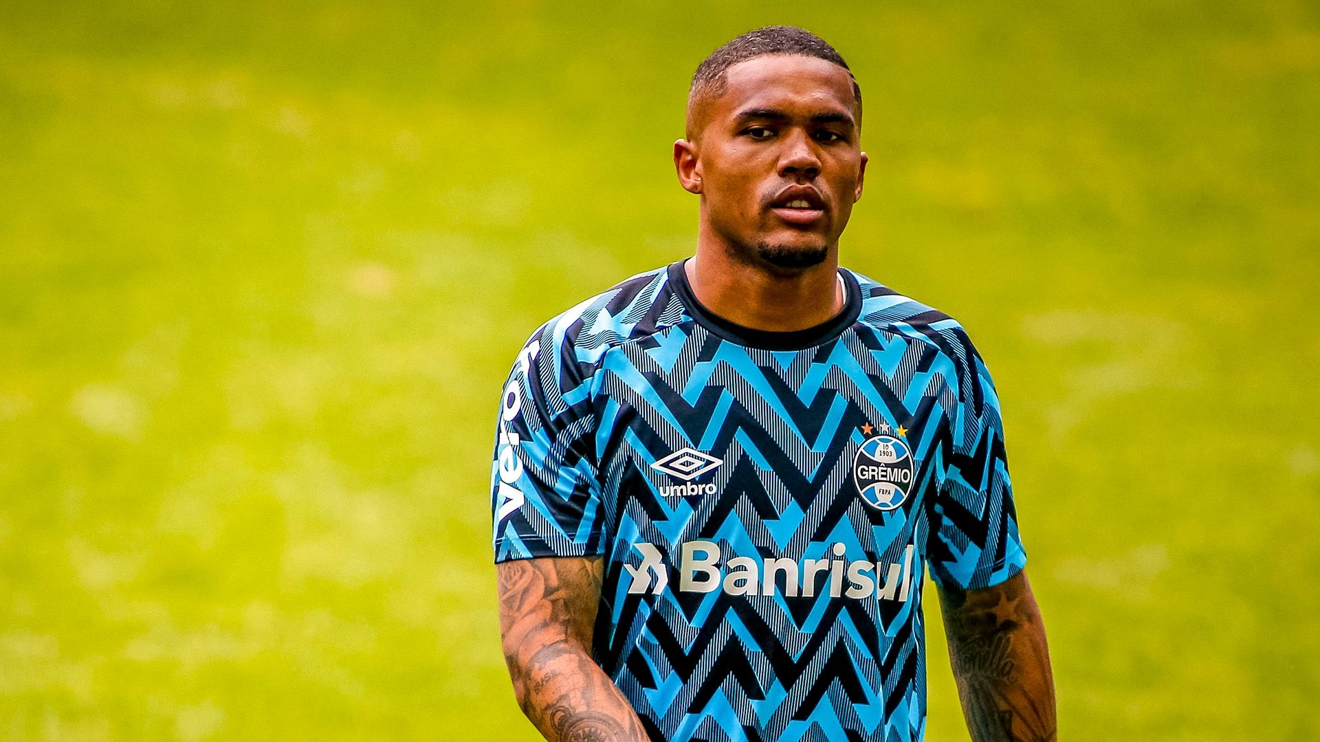 Douglas Costa em pré-jogo do Grêmio, 2021