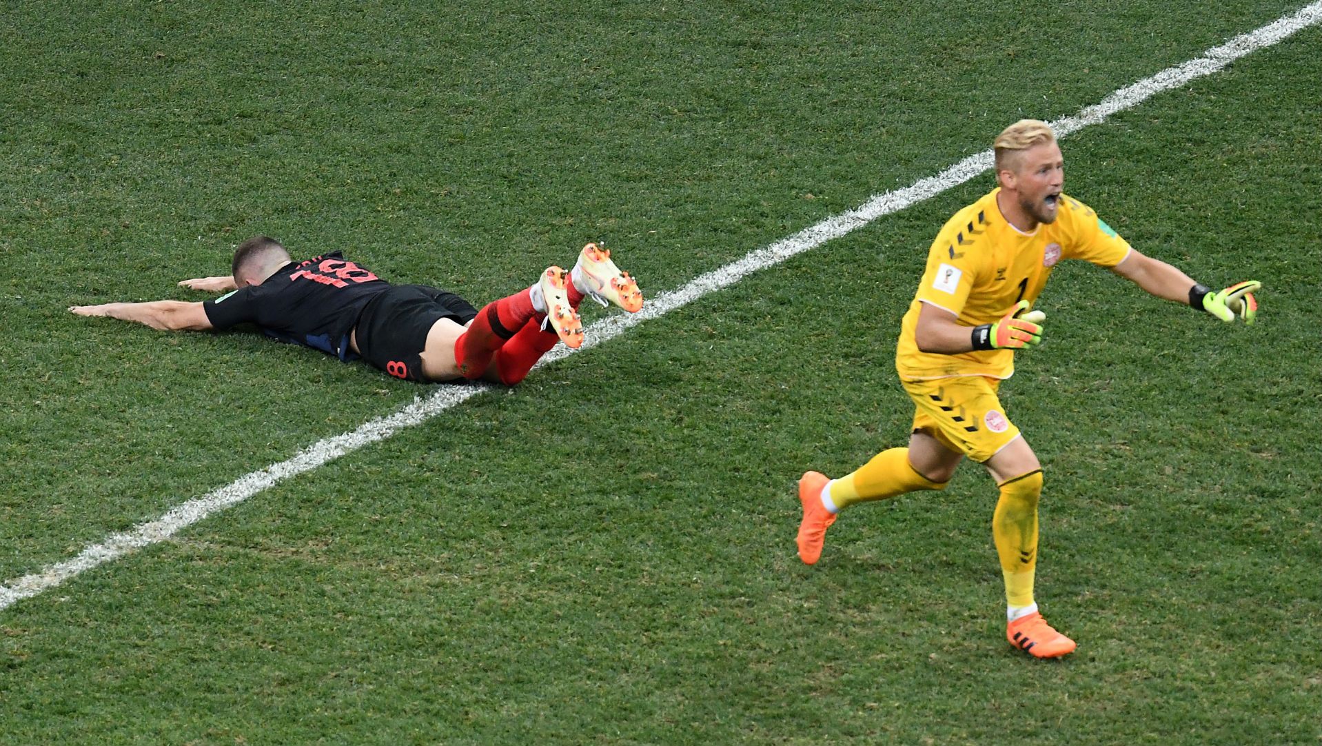 010718 Kasper Schmeichel Ante Rebic Croacia Dinamarca
