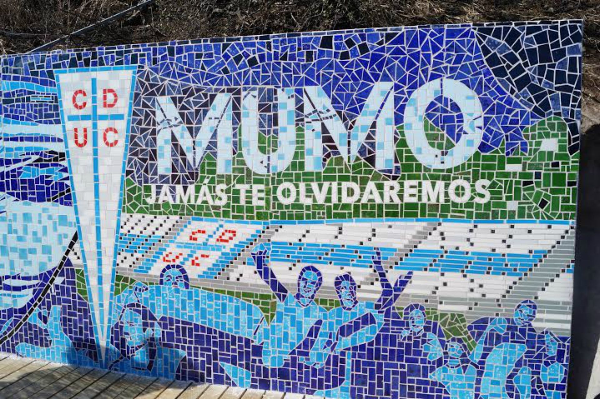 Memorial en homenaje a Mumo Tupper