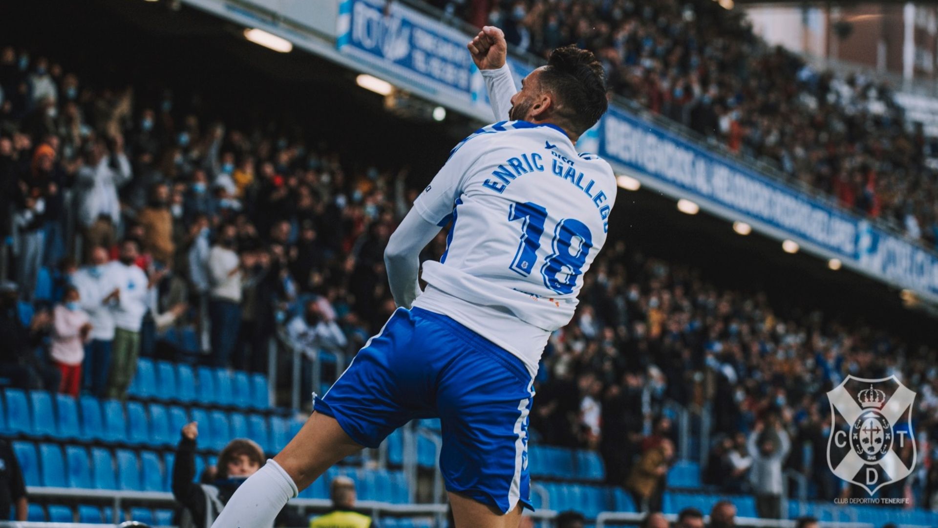 Enric Gallego celebra un gol con el Tenerife