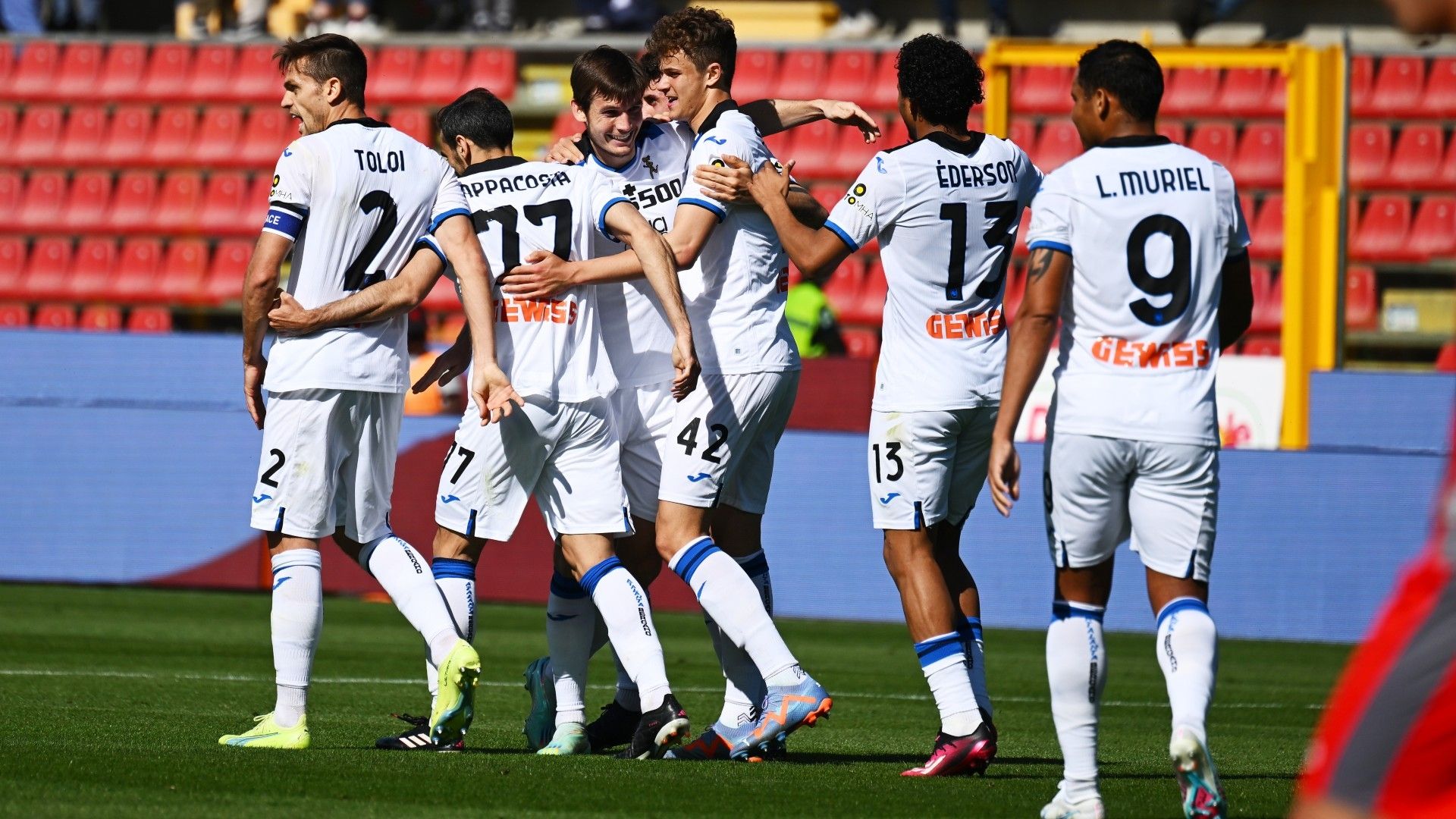 Atalanta celebrates goal against Cremonese
