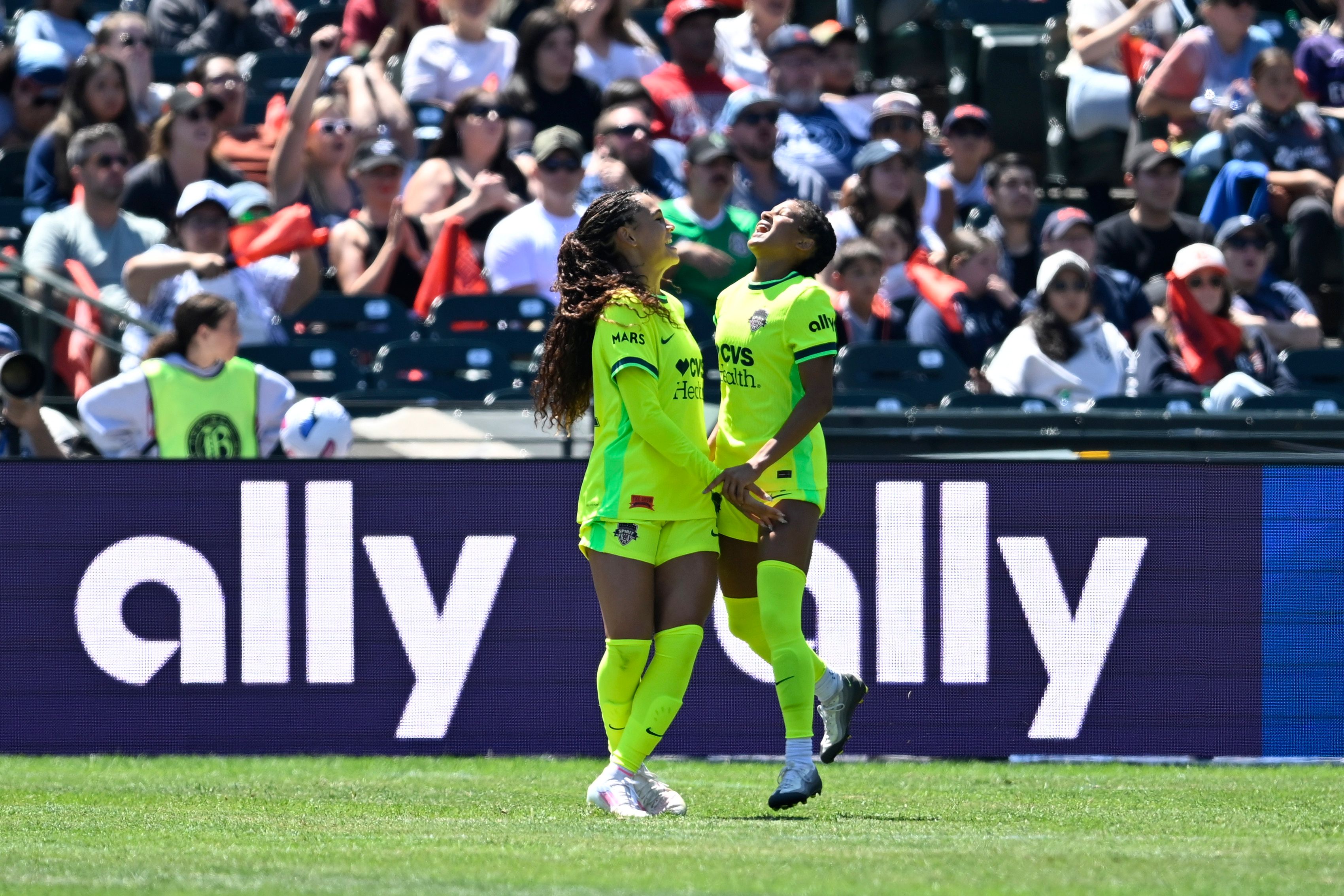 Trinity Rodman, Croix Bethune