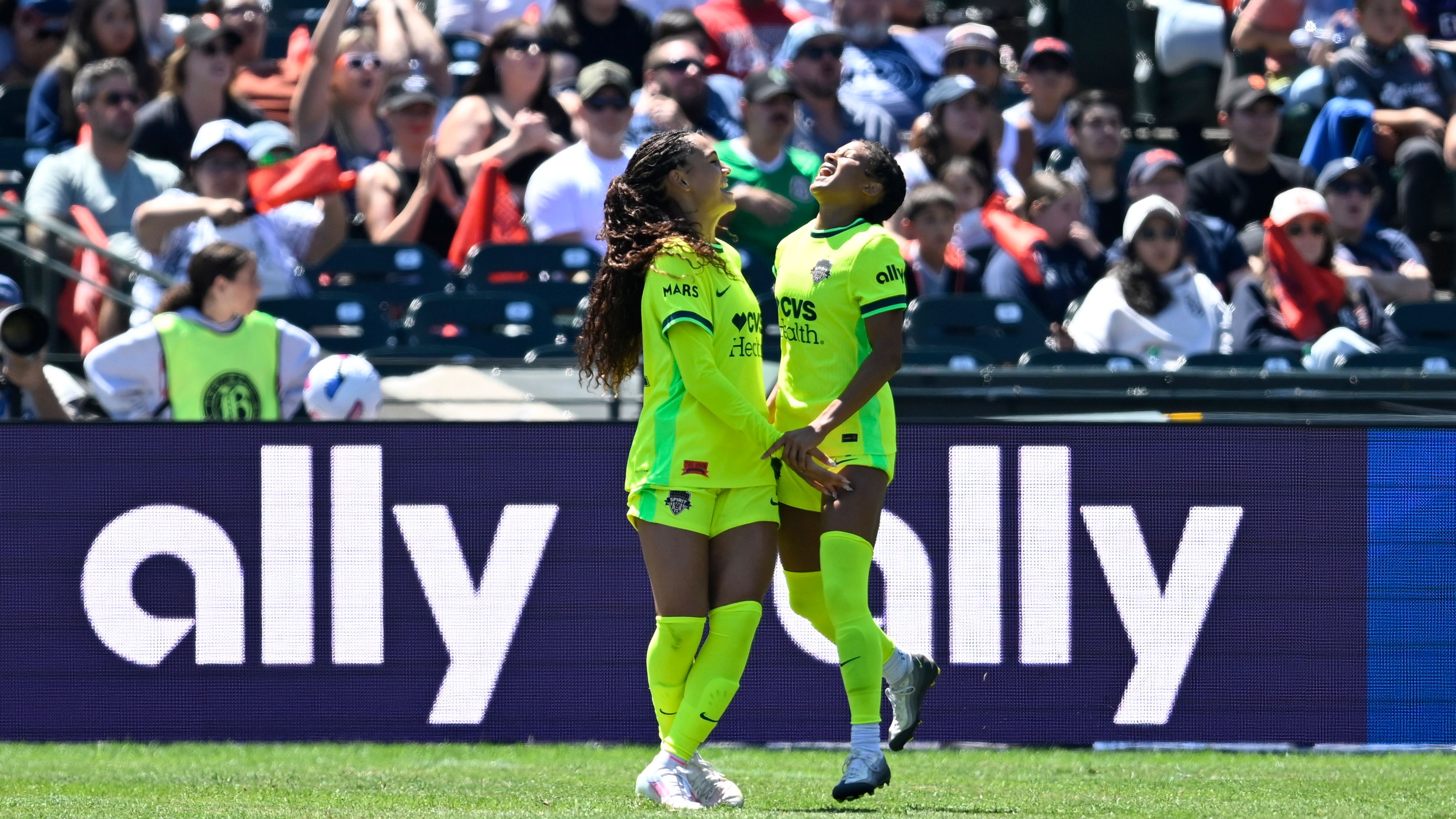 Trinity Rodman, Croix Bethune