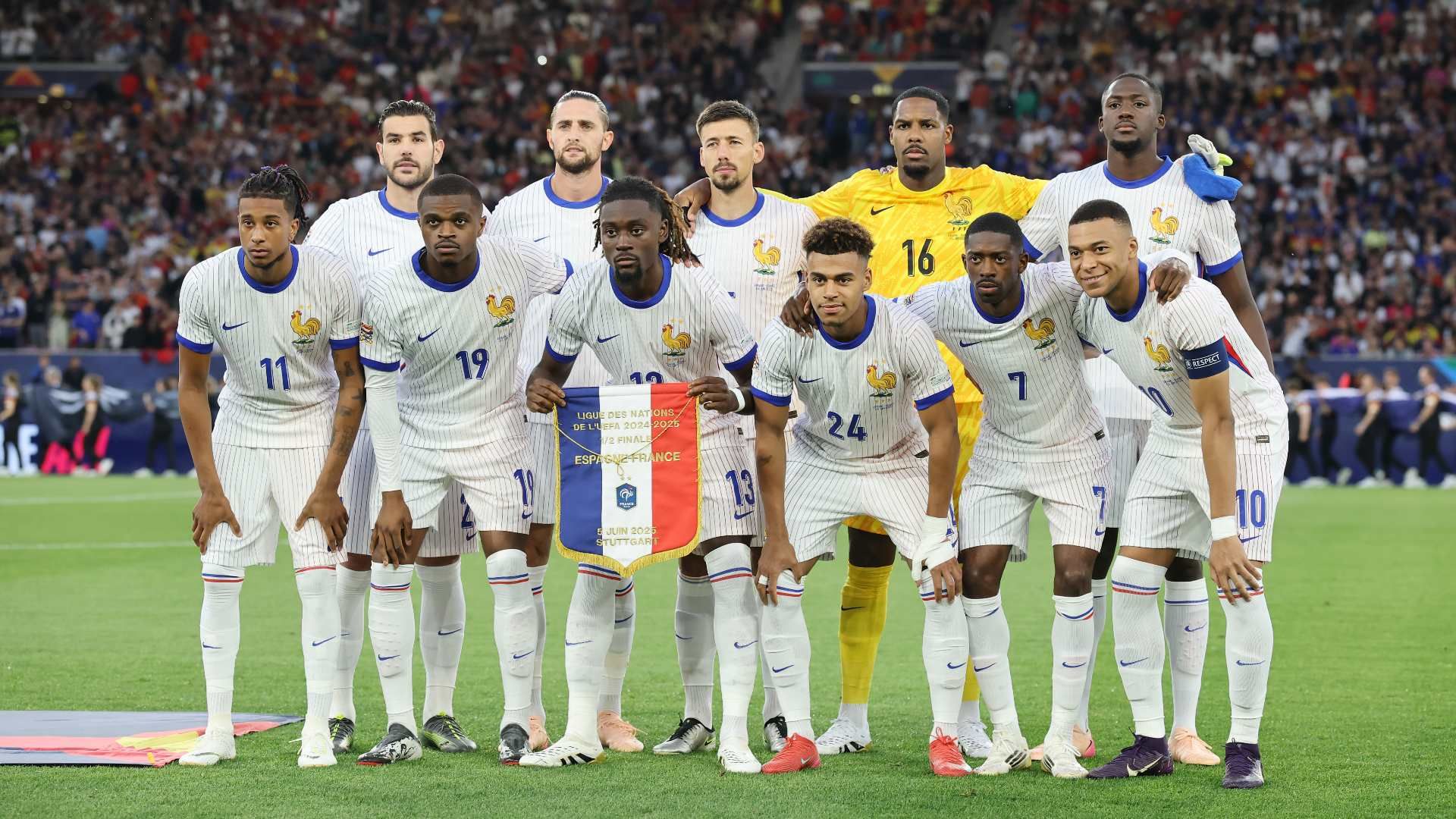 サッカーW杯 フランス大会 公式プログラム 現地版 サッカーW杯 フランス大会 公式プログラム 現地版 Amazon | FIFA