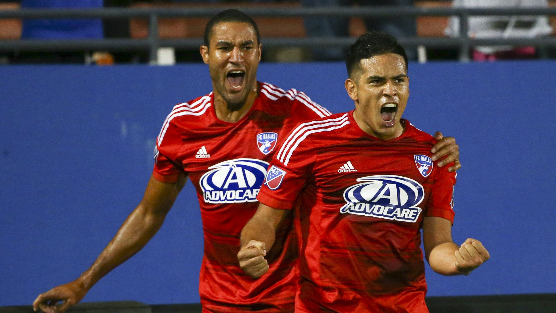 Victor Ulloa Tesho Akindele FC Dallas MLS 10252015
