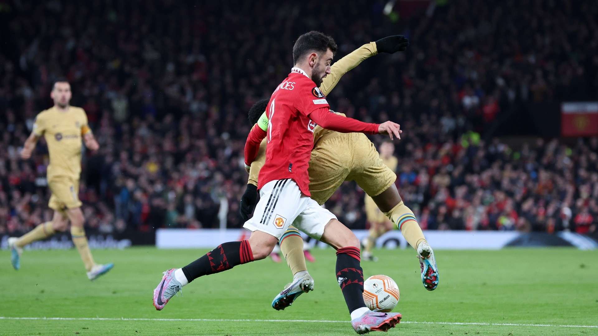 Fernandes foul Man Utd vs Barcelona