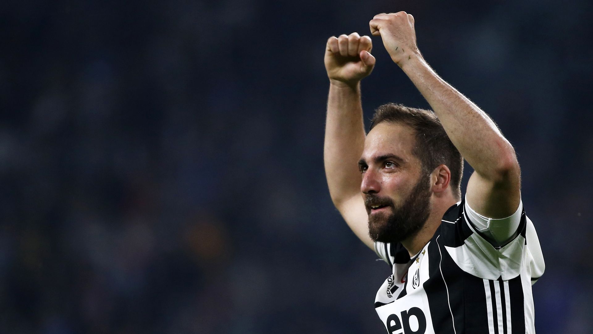 Gonzalo Higuaín Juventus v Chievo Serie A 04082017