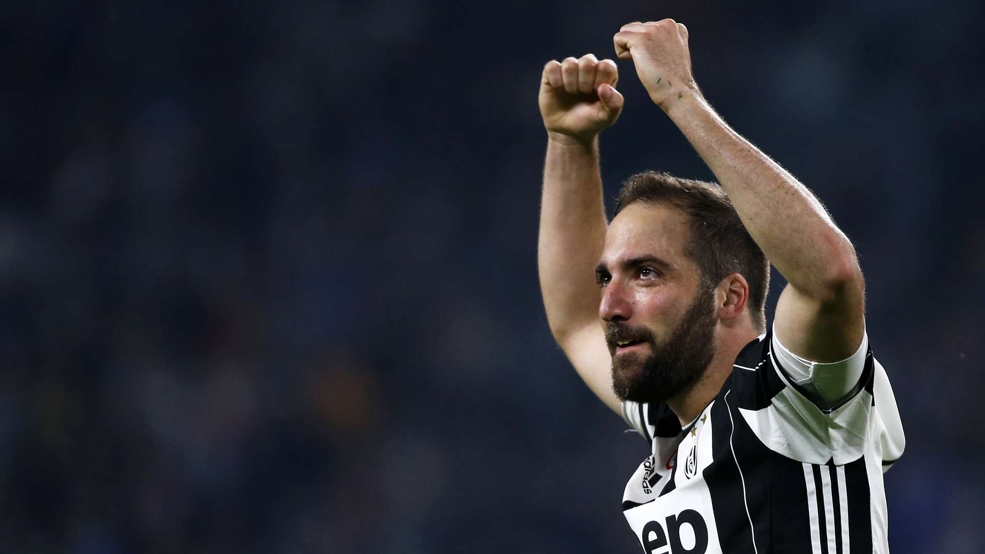 Gonzalo Higuaín Juventus v Chievo Serie A 04082017