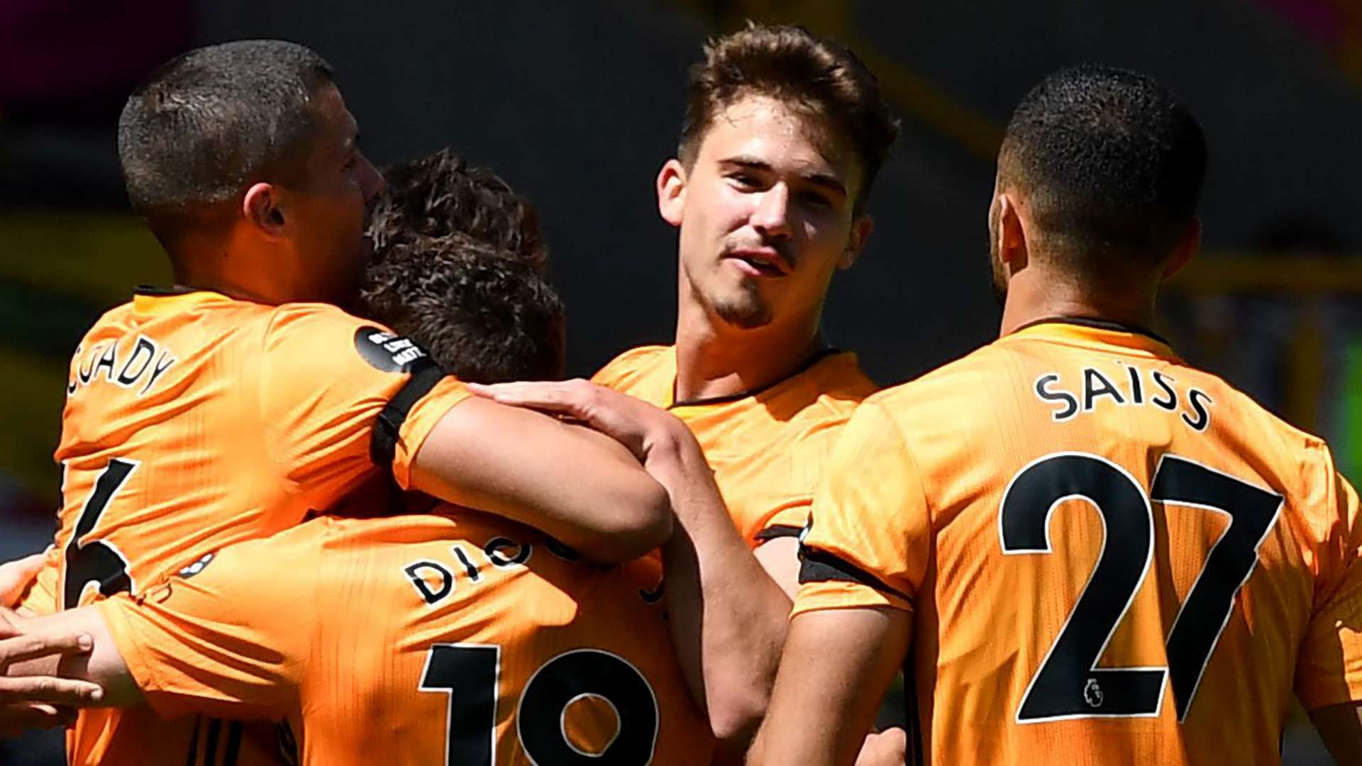 Wolves celebrate vs Everton 2019-20