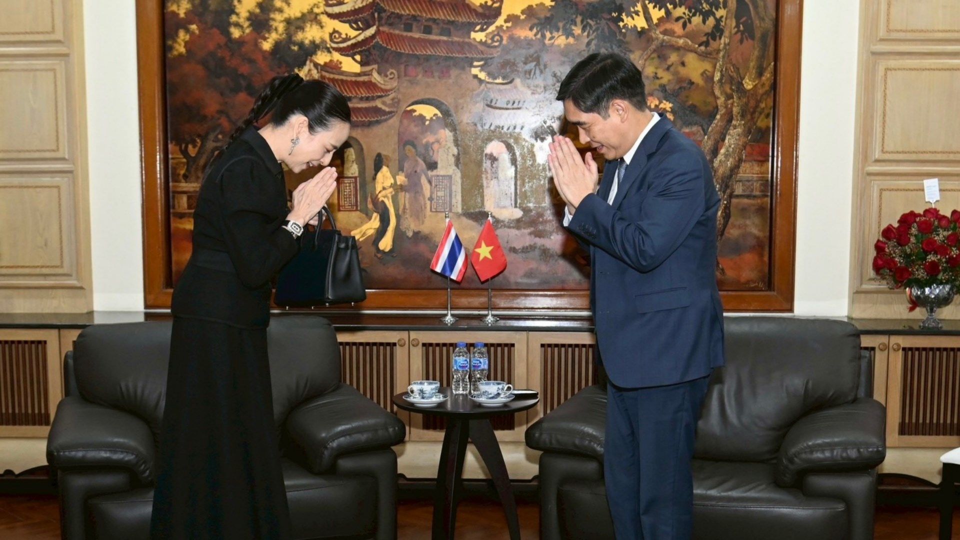 "มาดามแป้ง" นางนวลพรรณ ล่ำซำ 