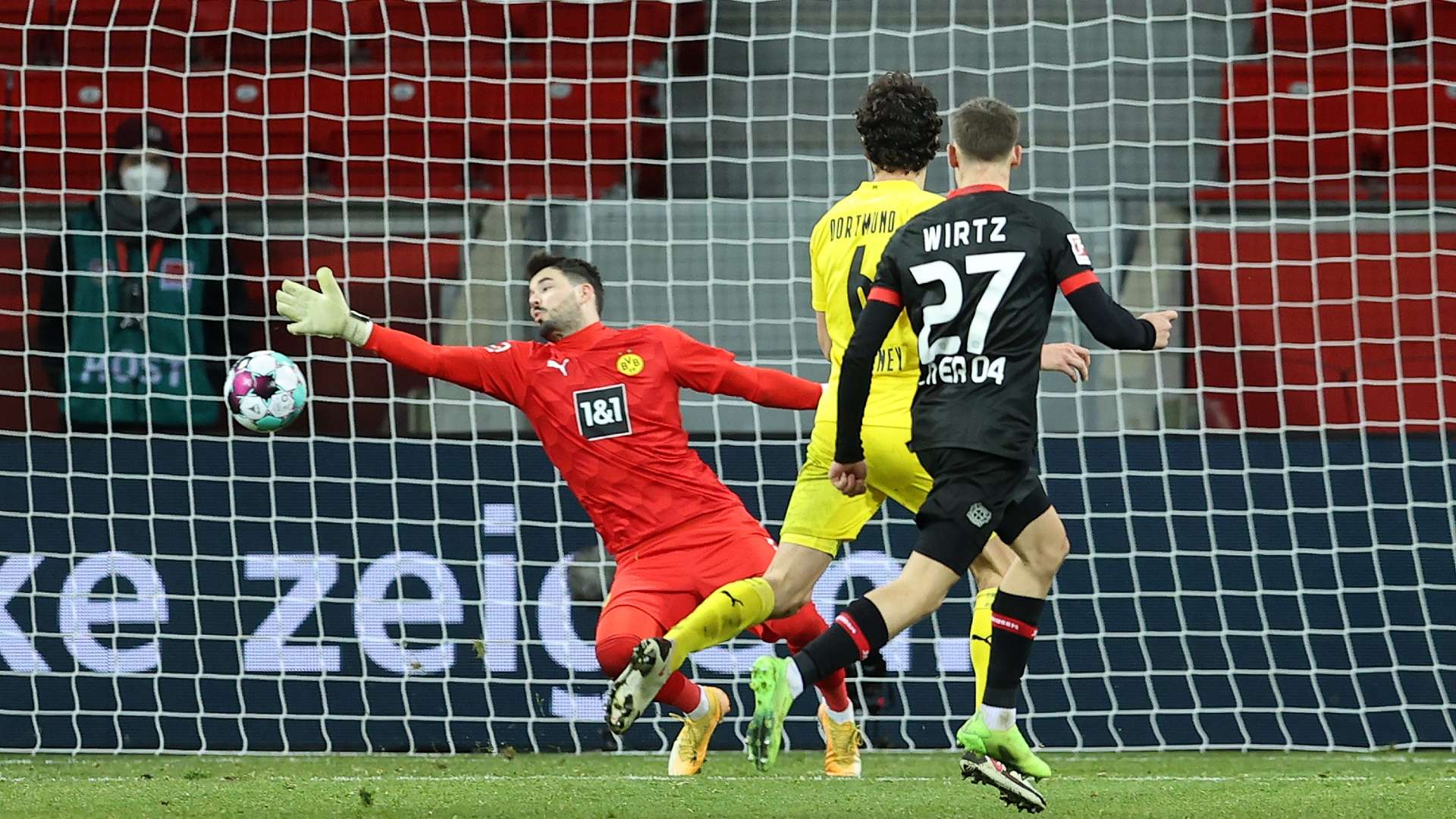 Florian Wirtz Roman Buerki Bayer Leverkusen Borussia Dortmund Bundesliga 19012021